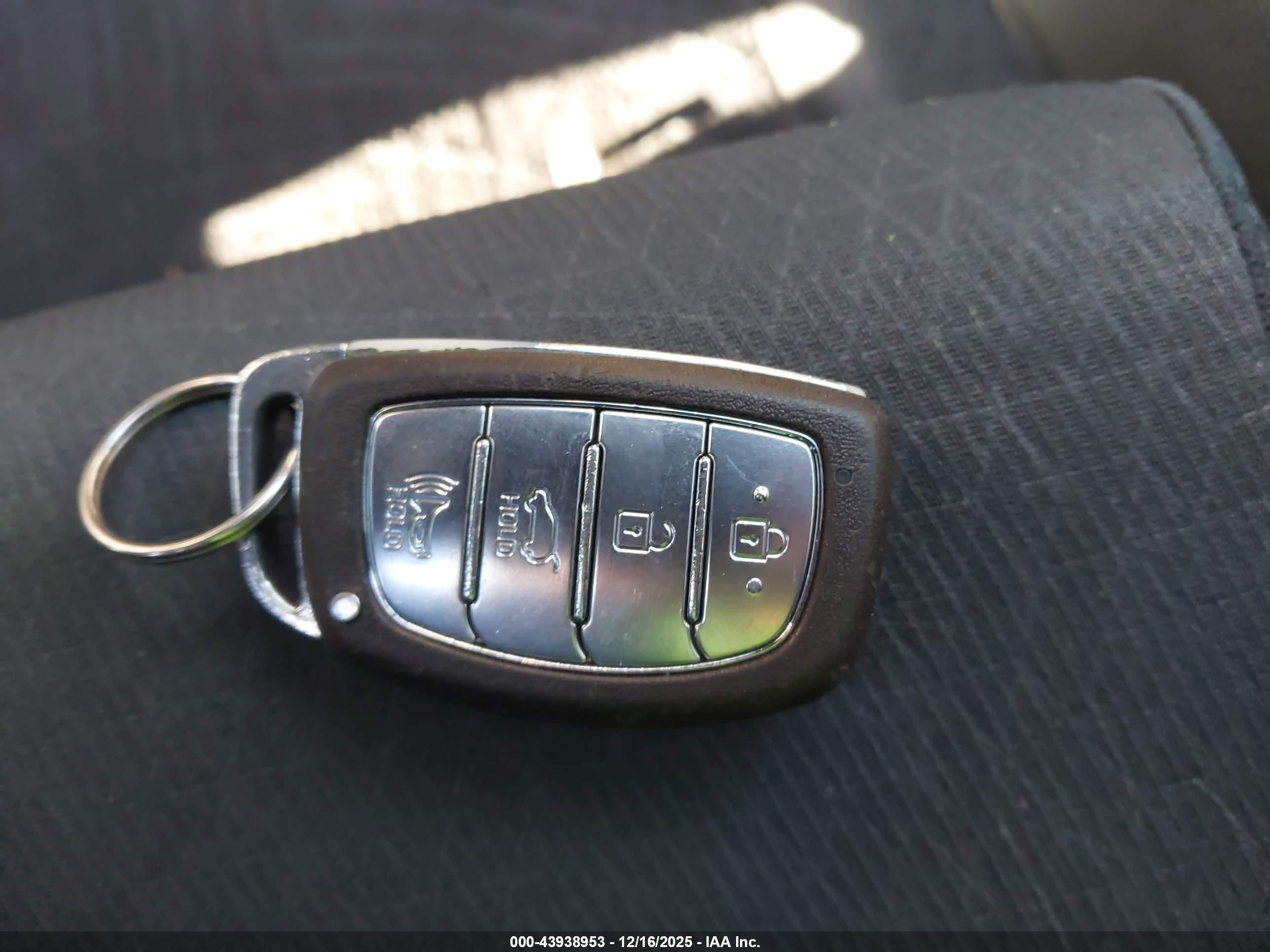 HYUNDAI TUCSON image 11