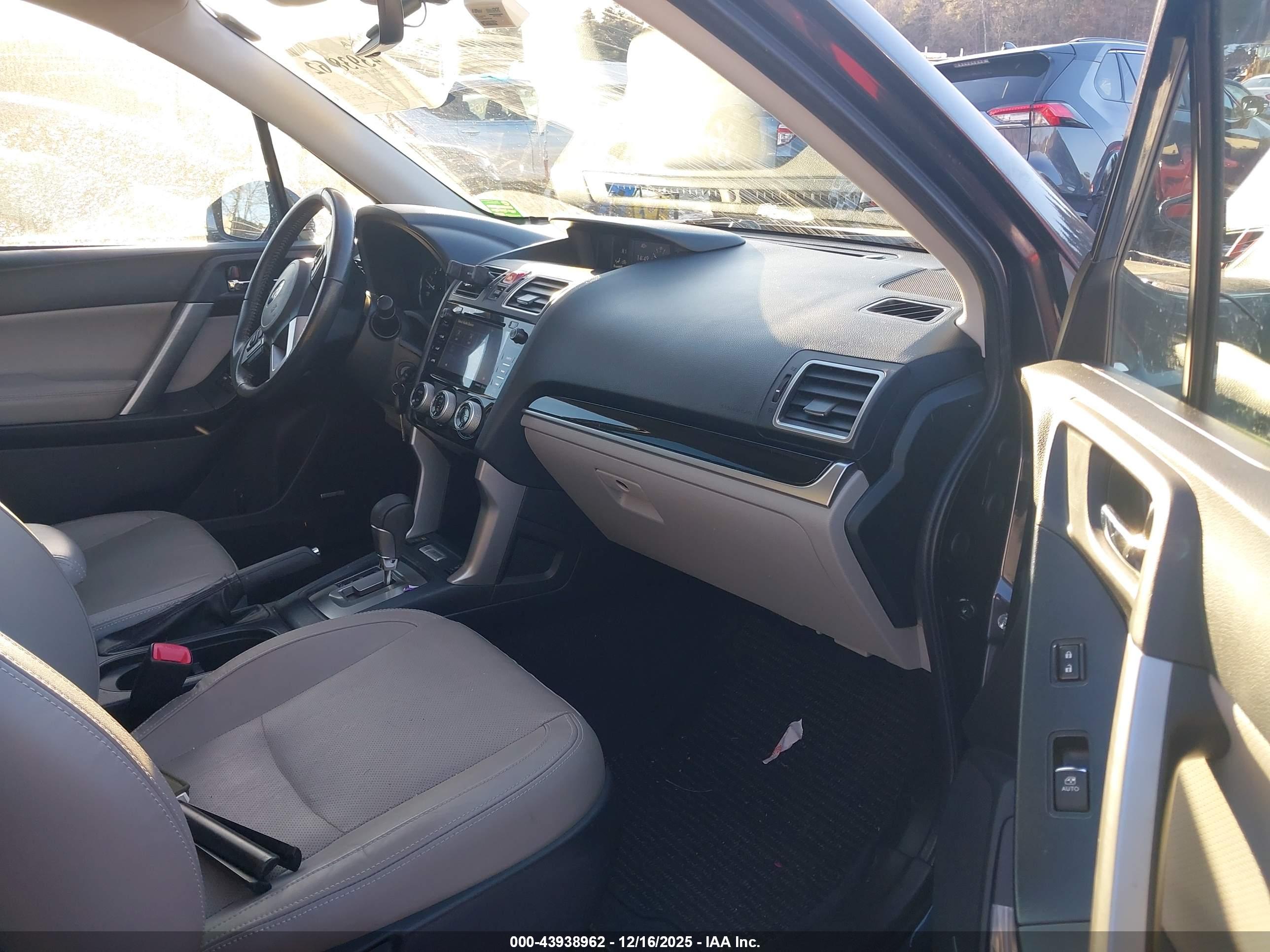 SUBARU FORESTER image 5