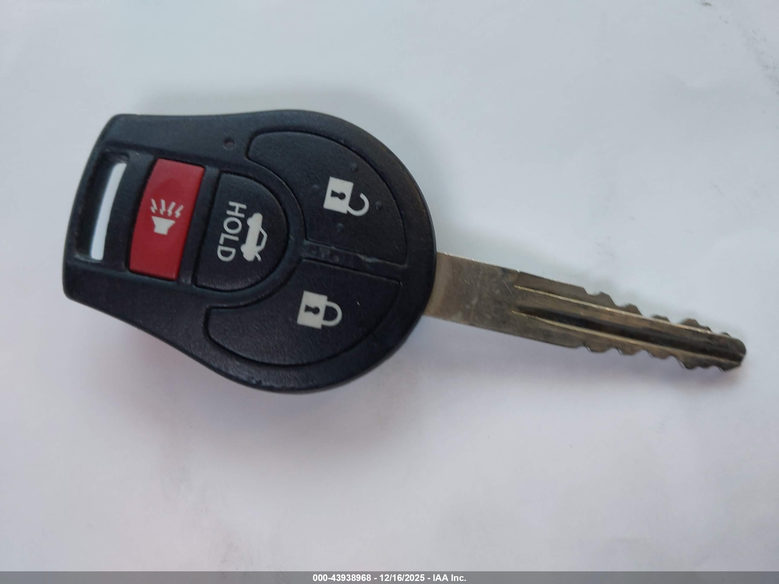 NISSAN VERSA image 11