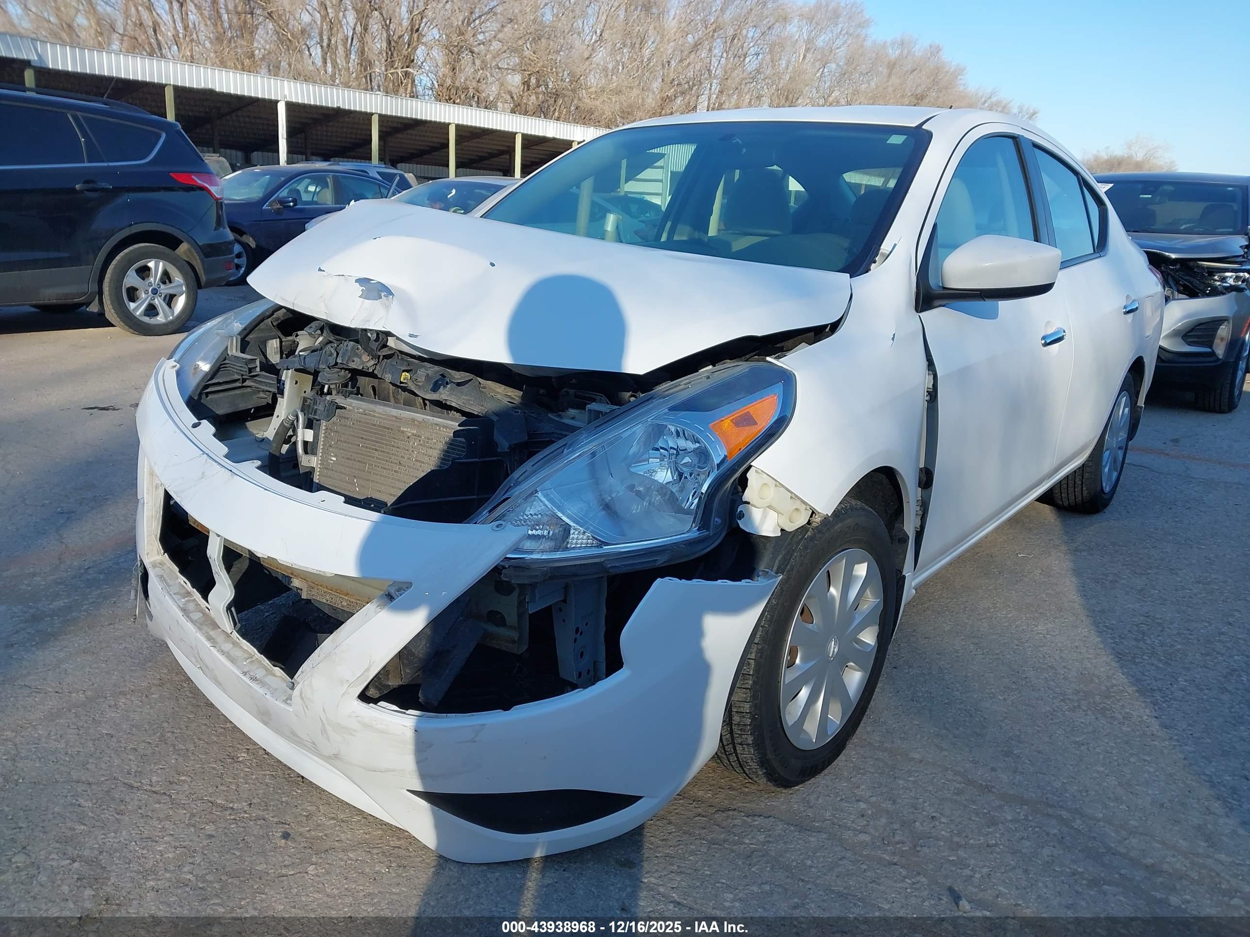NISSAN VERSA image 2