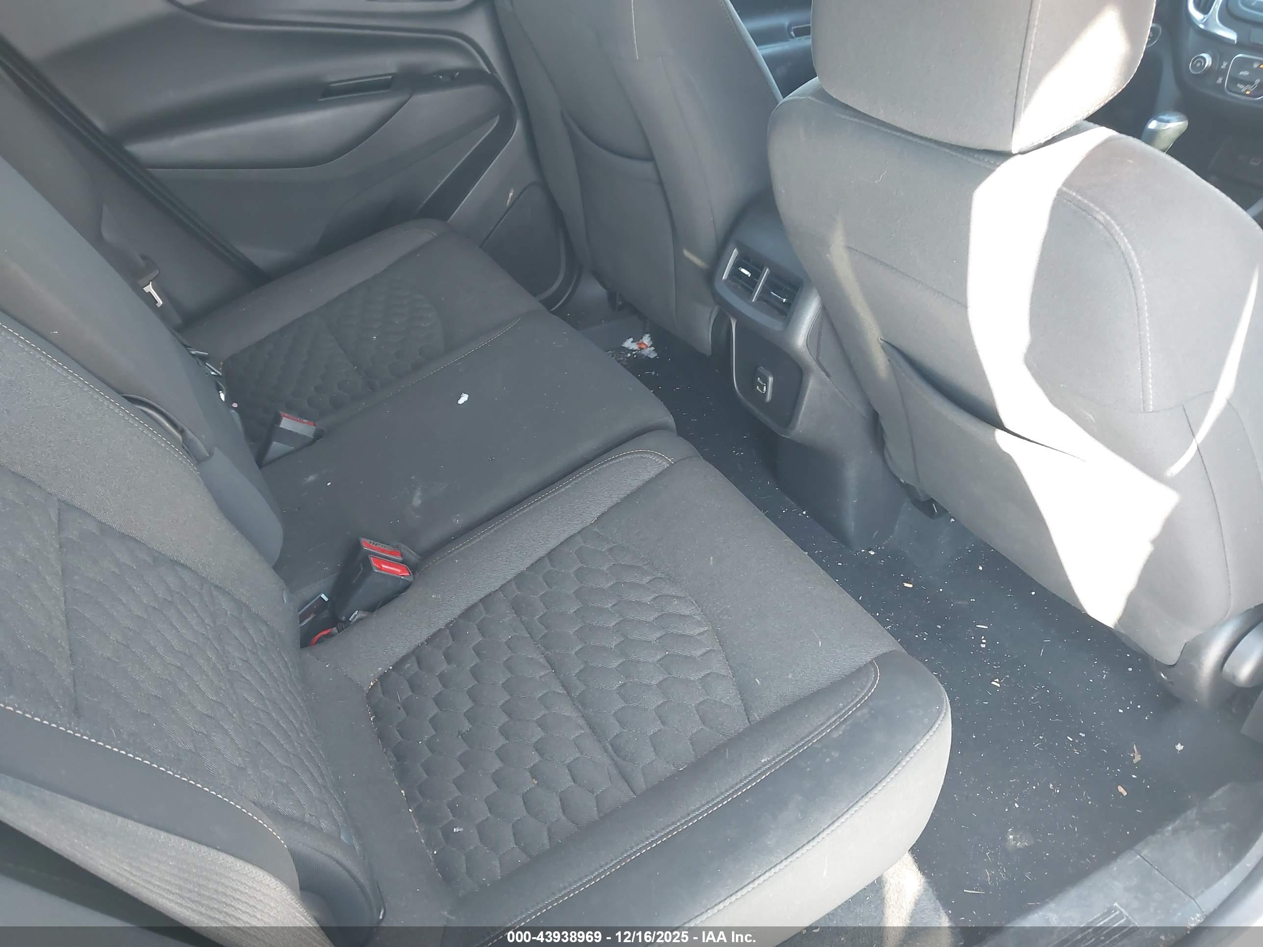 CHEVROLET EQUINOX image 8