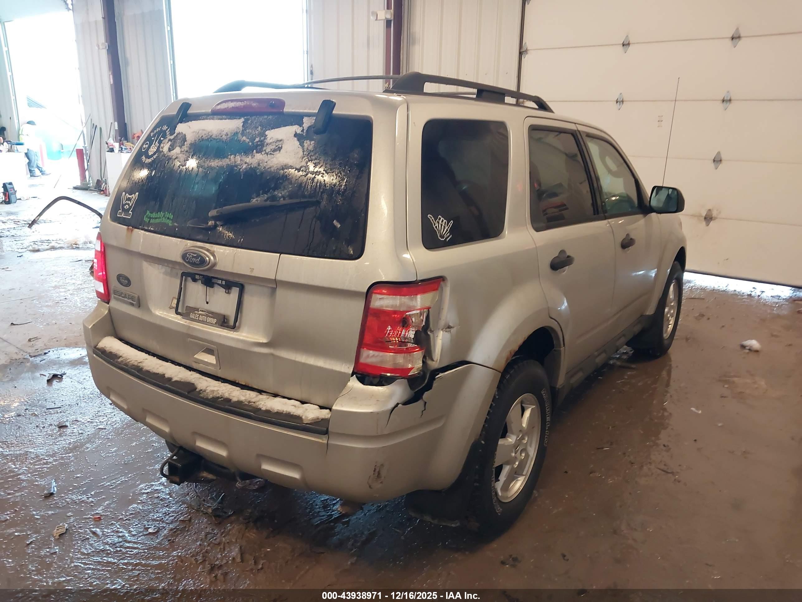 FORD ESCAPE image 4