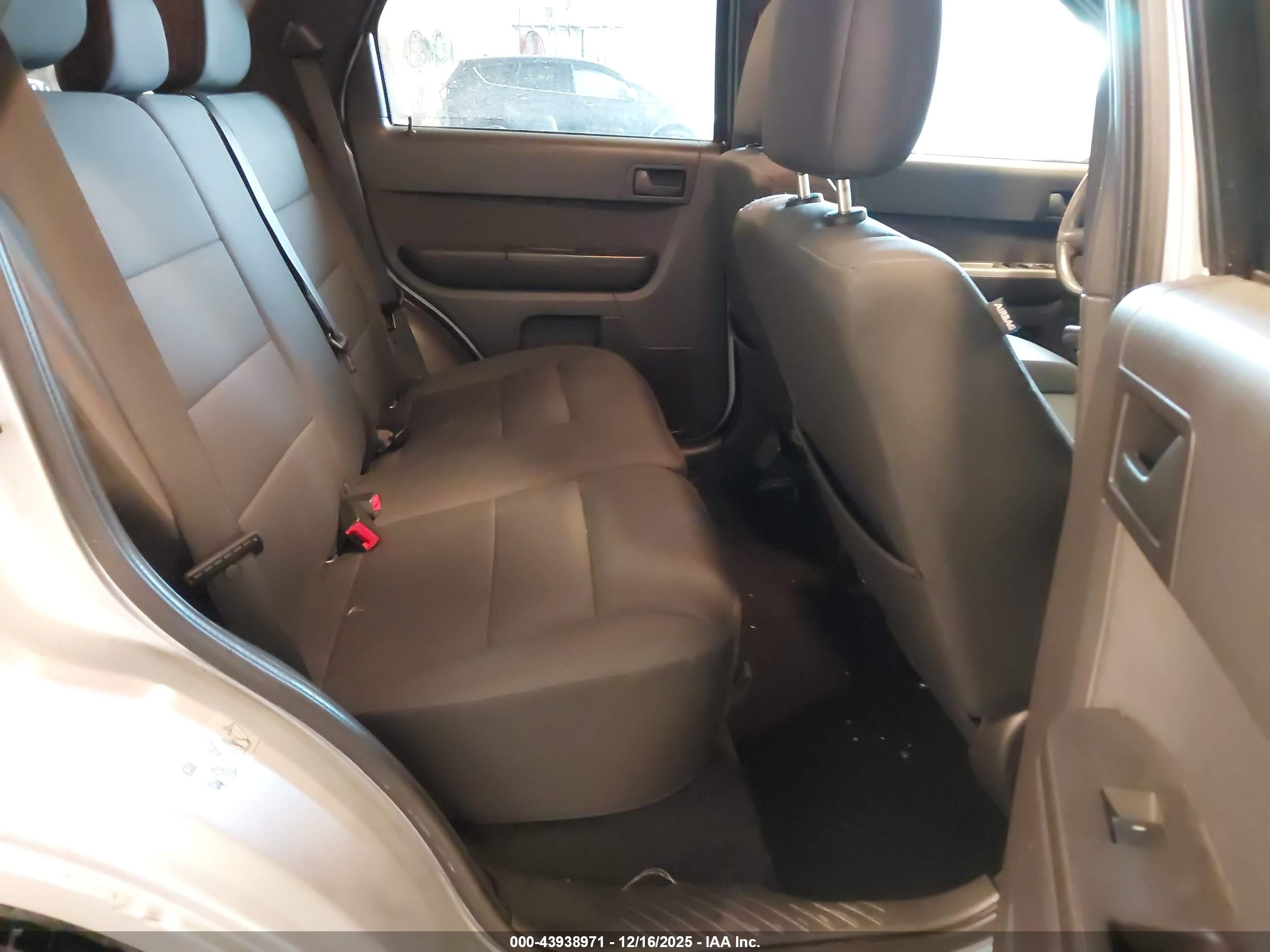 FORD ESCAPE image 8