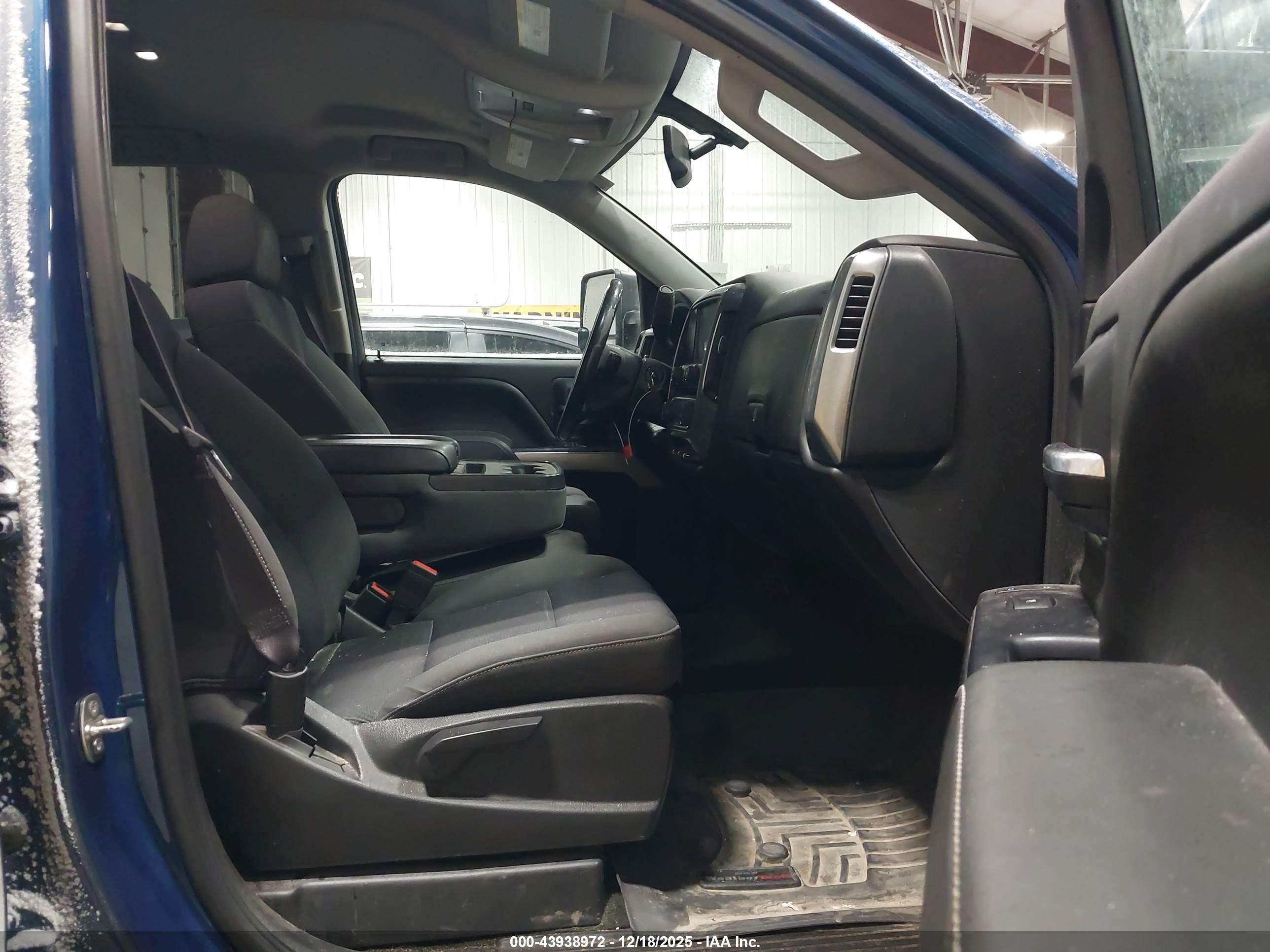 CHEVROLET SILVERADO image 5