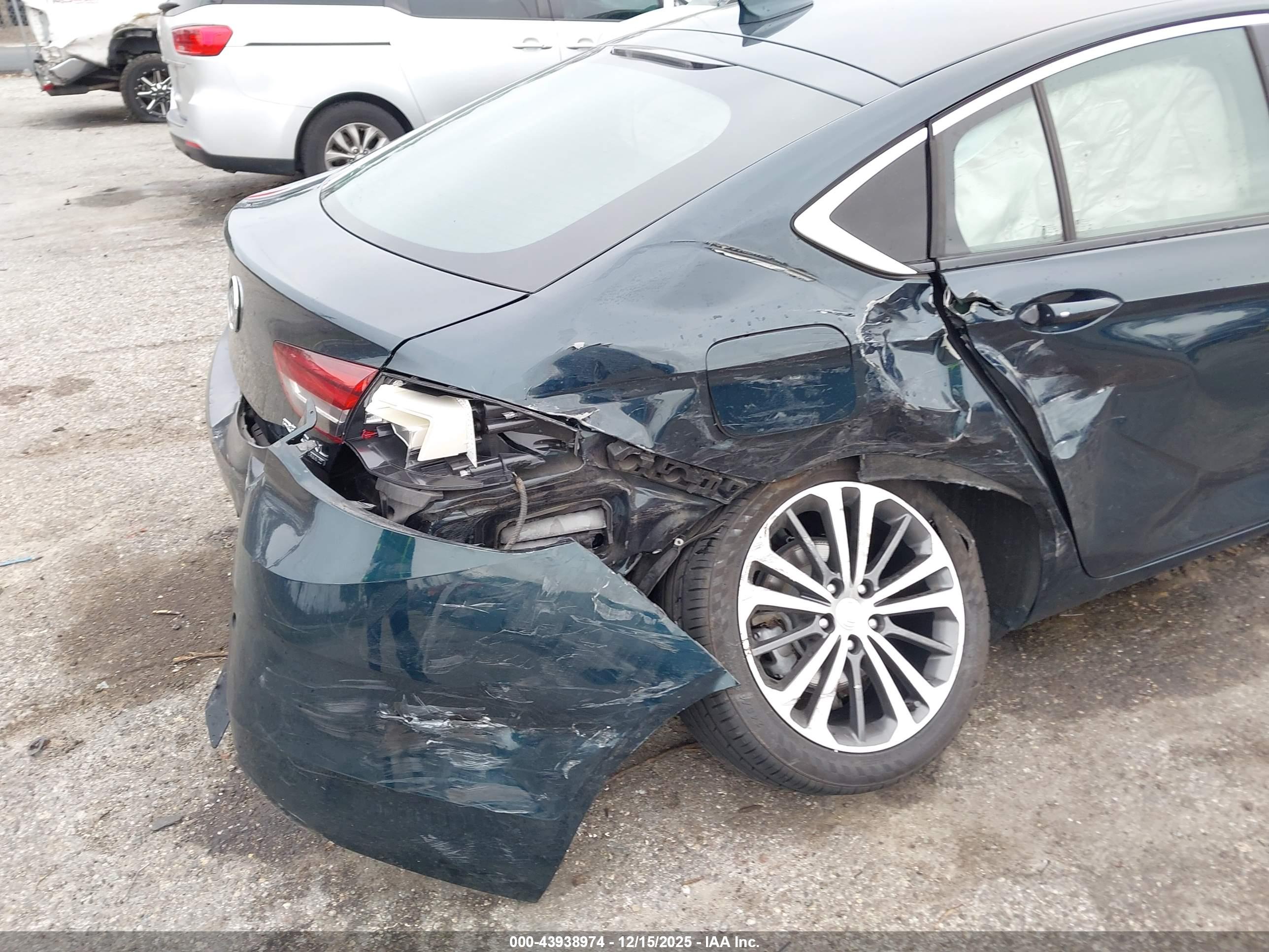 BUICK REGAL image 6