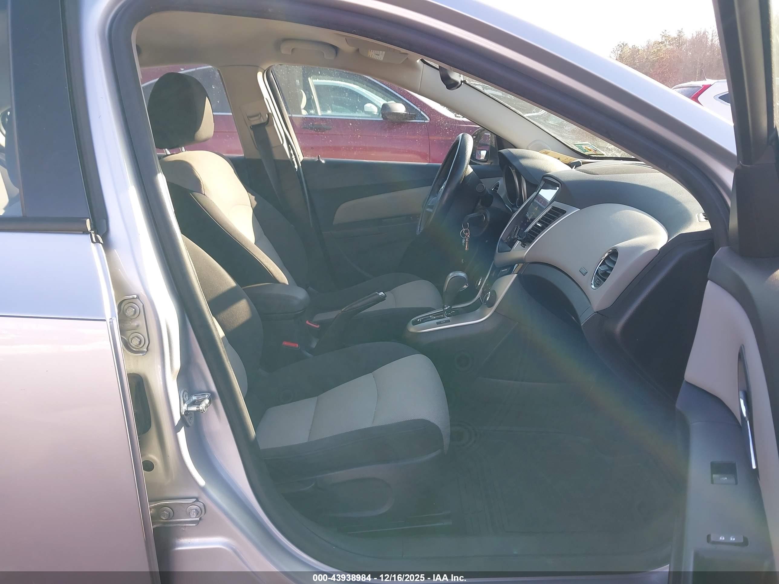 CHEVROLET CRUZE image 5