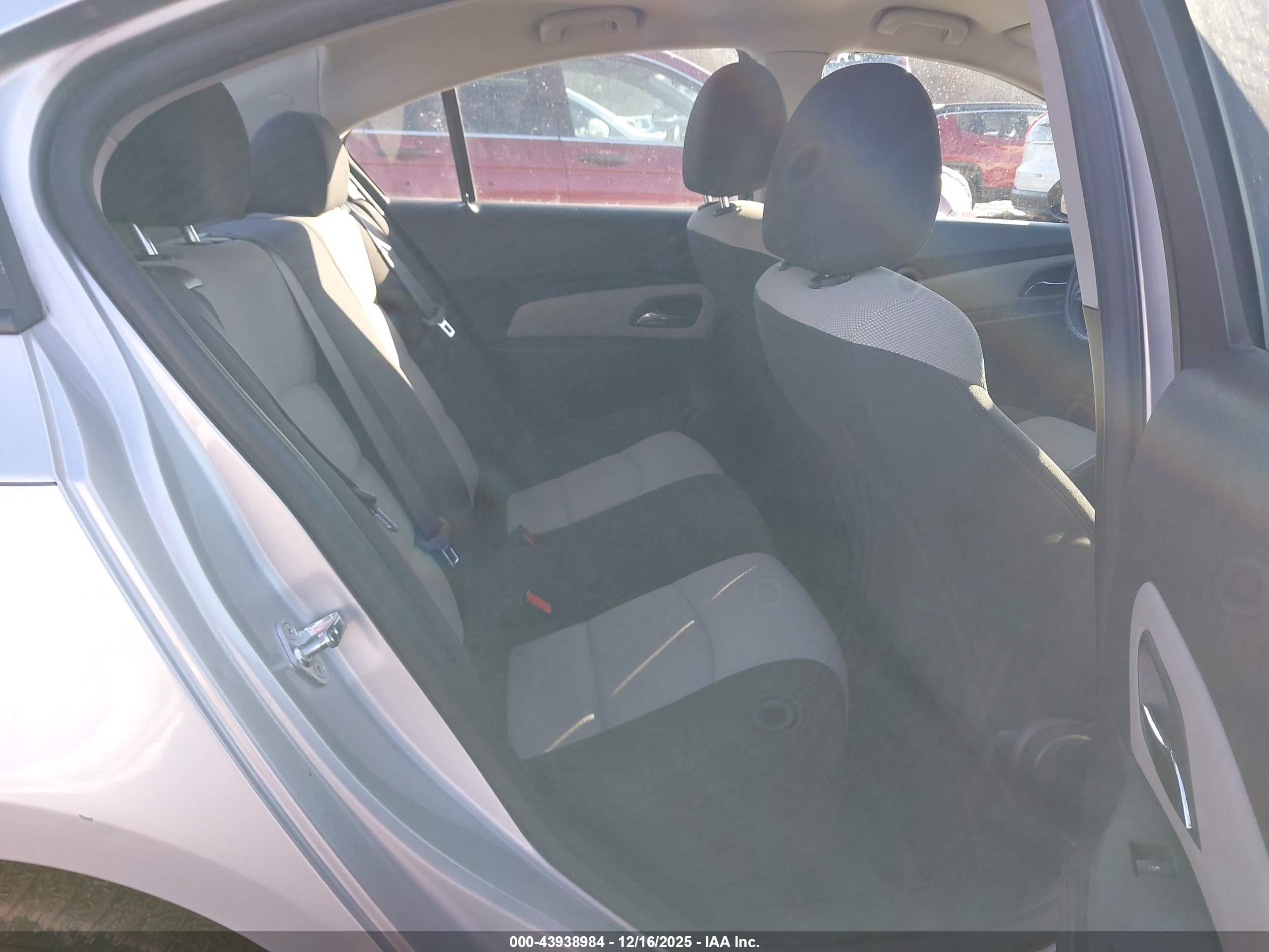 CHEVROLET CRUZE image 8