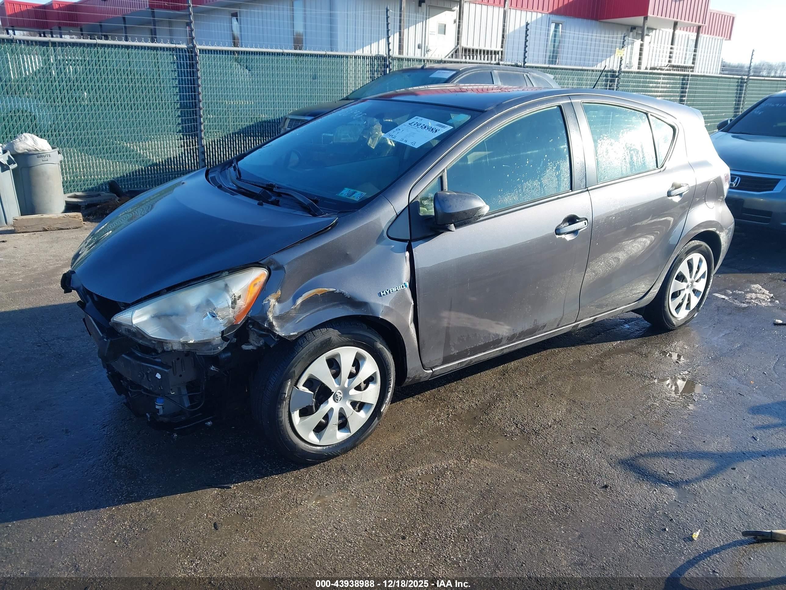 TOYOTA PRIUS image 2