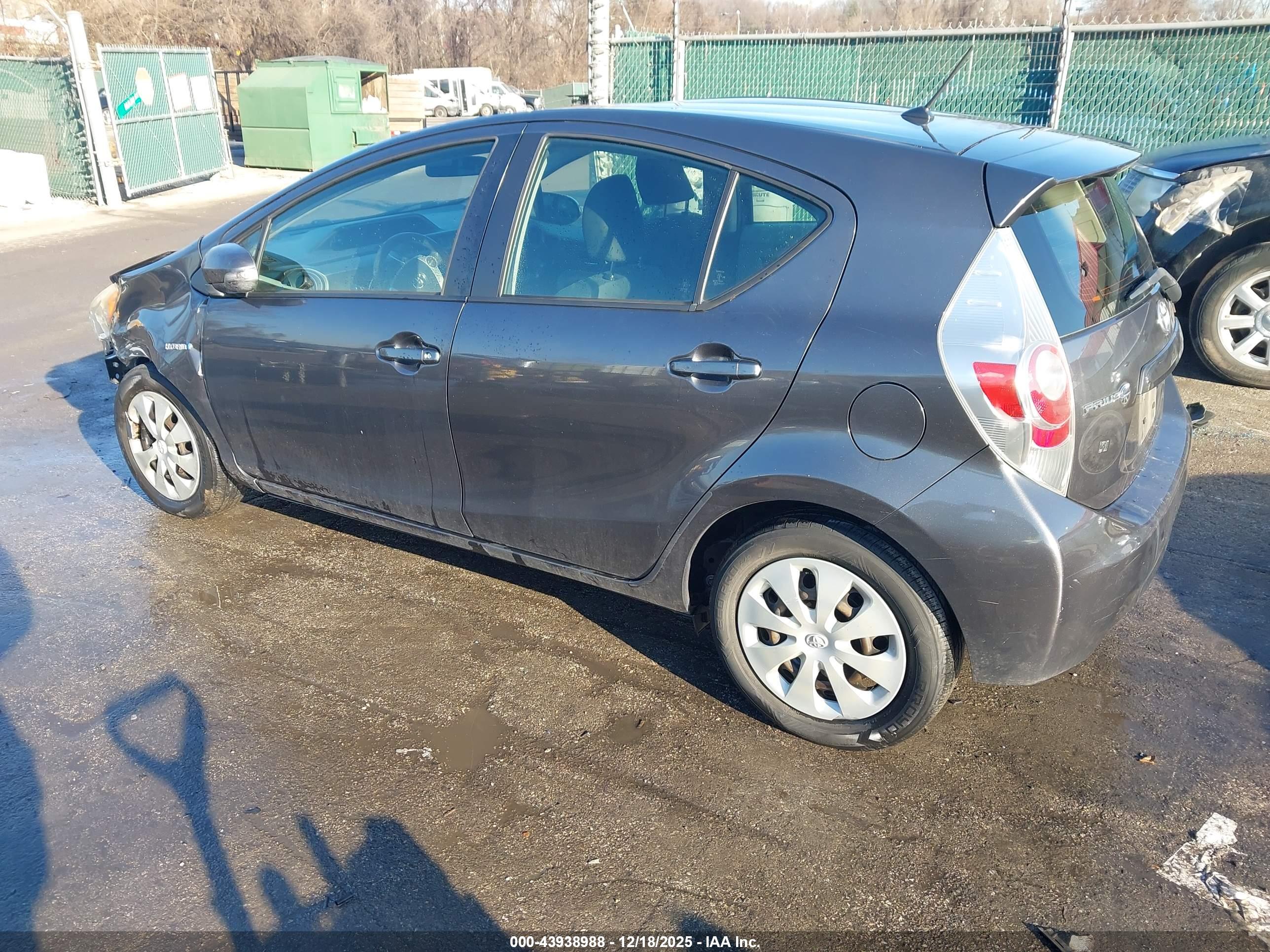 TOYOTA PRIUS image 3