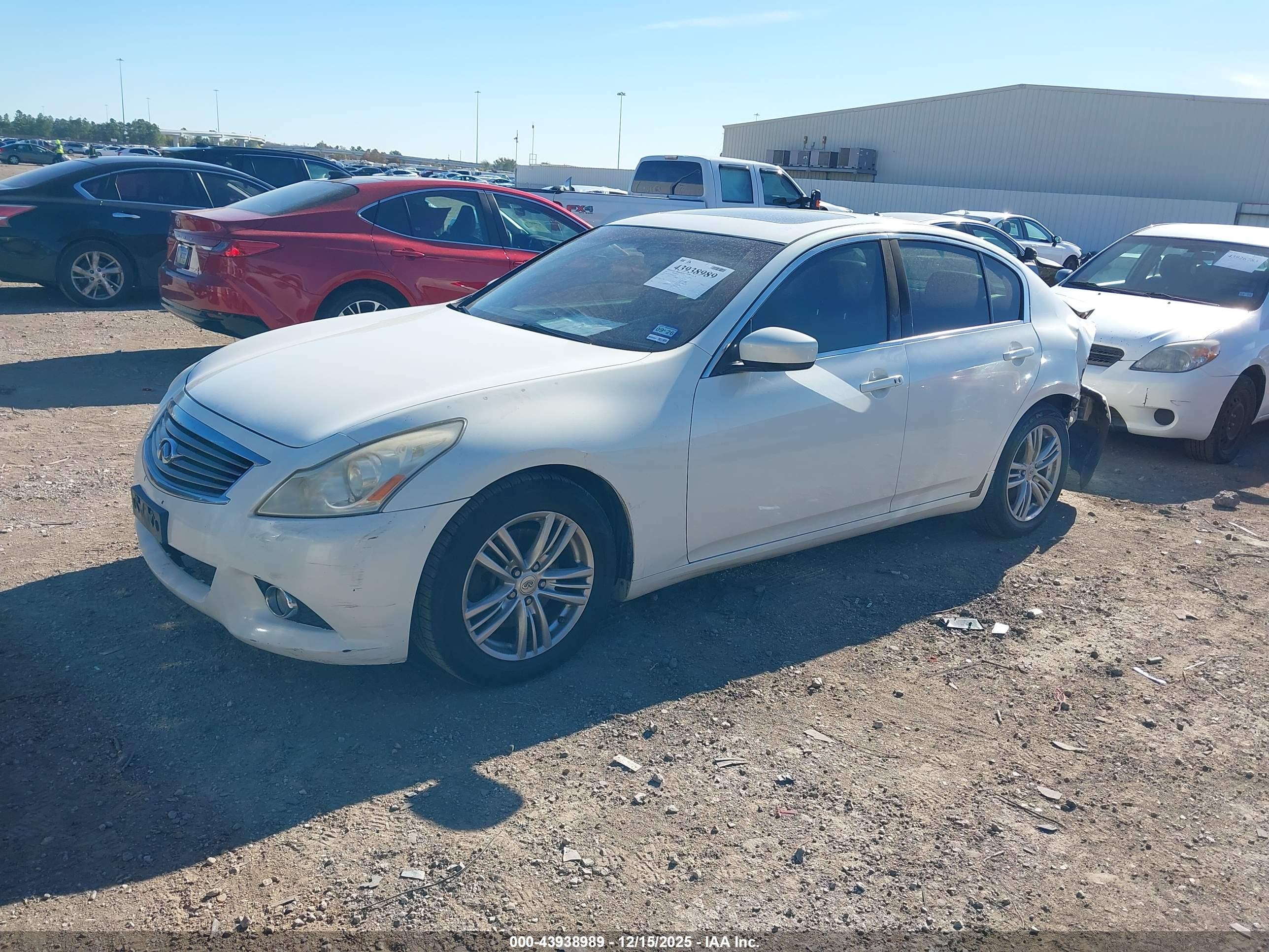 INFINITI G37 image 2