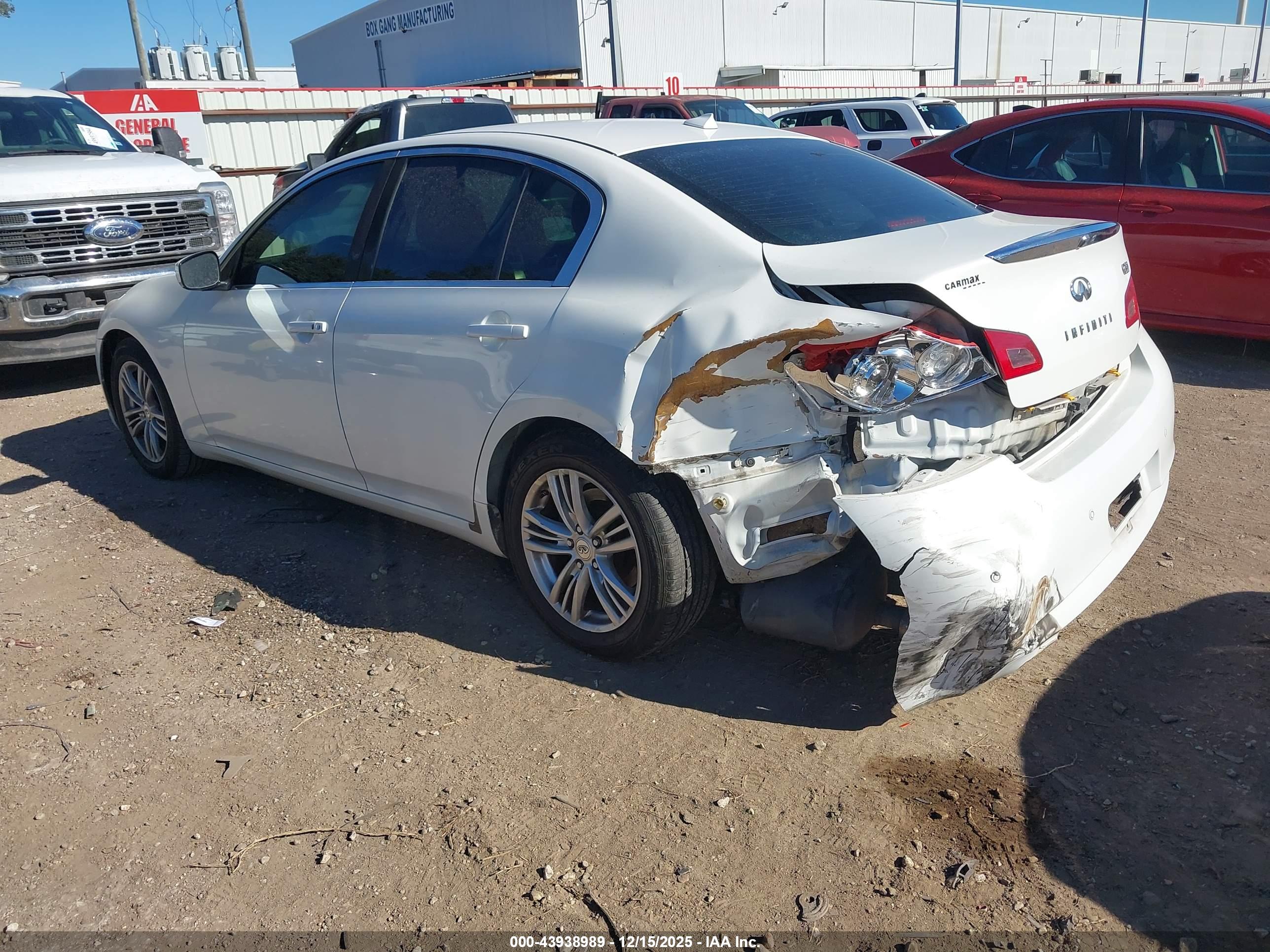 INFINITI G37 image 3