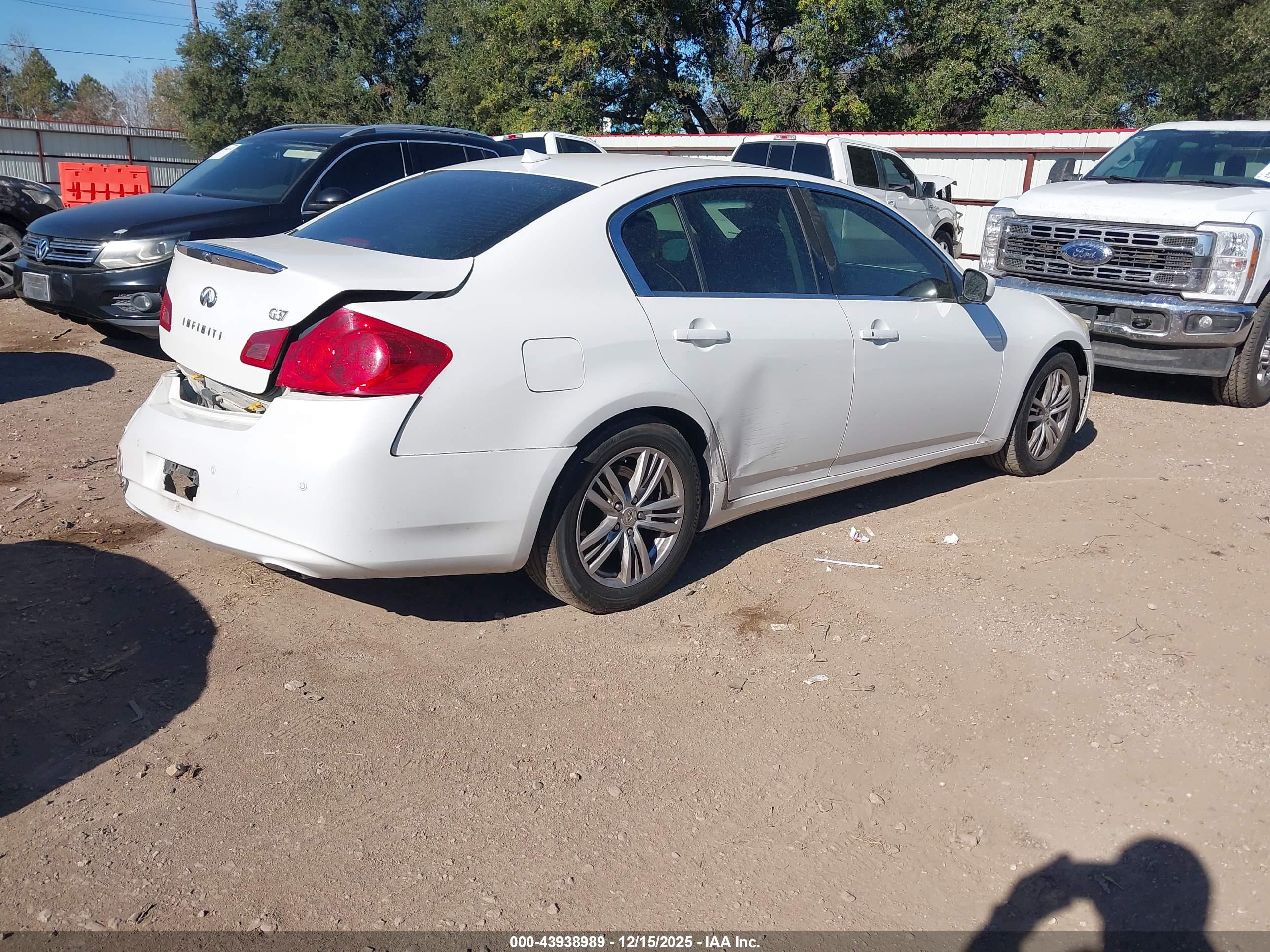 INFINITI G37 image 4