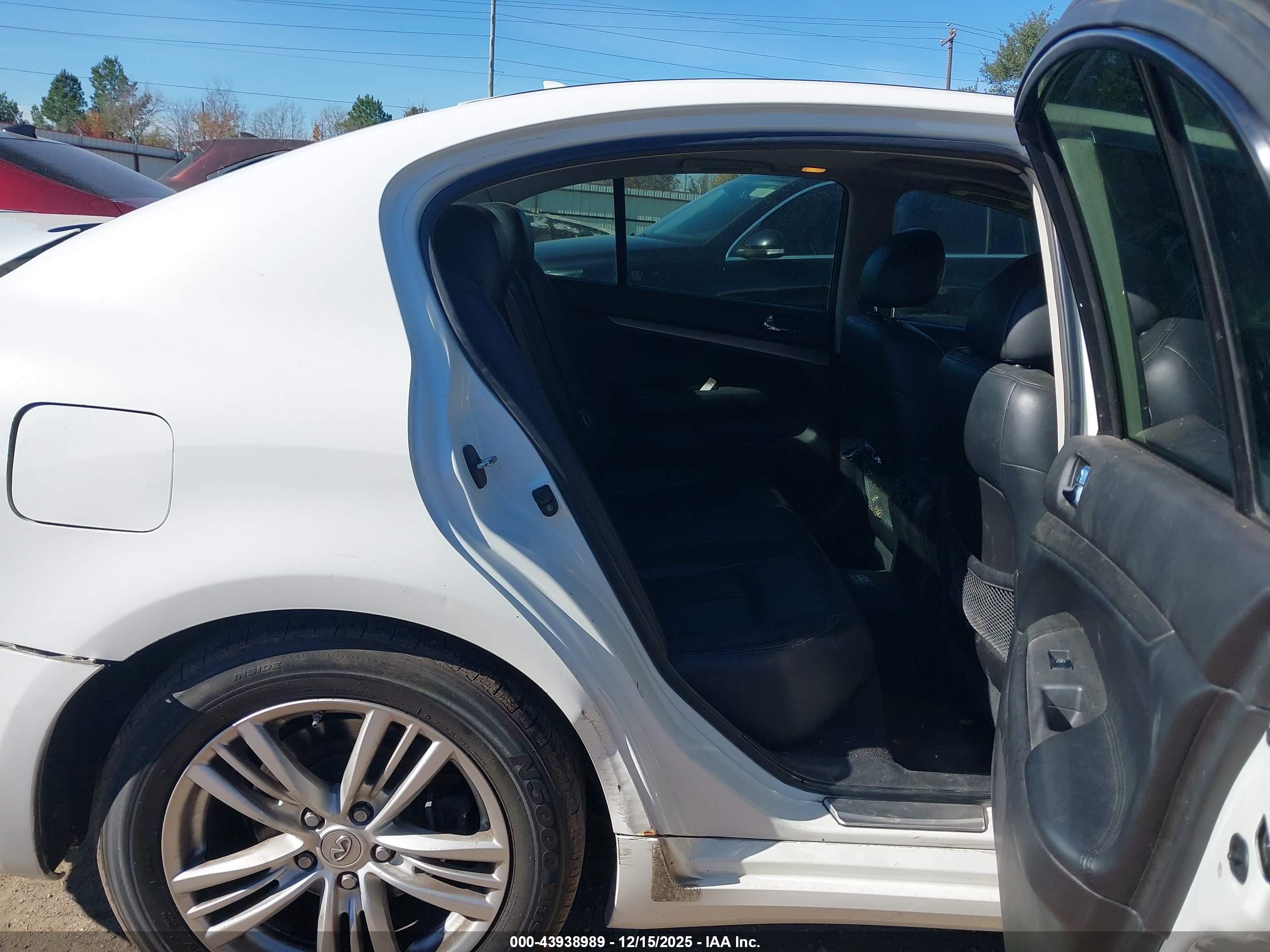 INFINITI G37 image 8