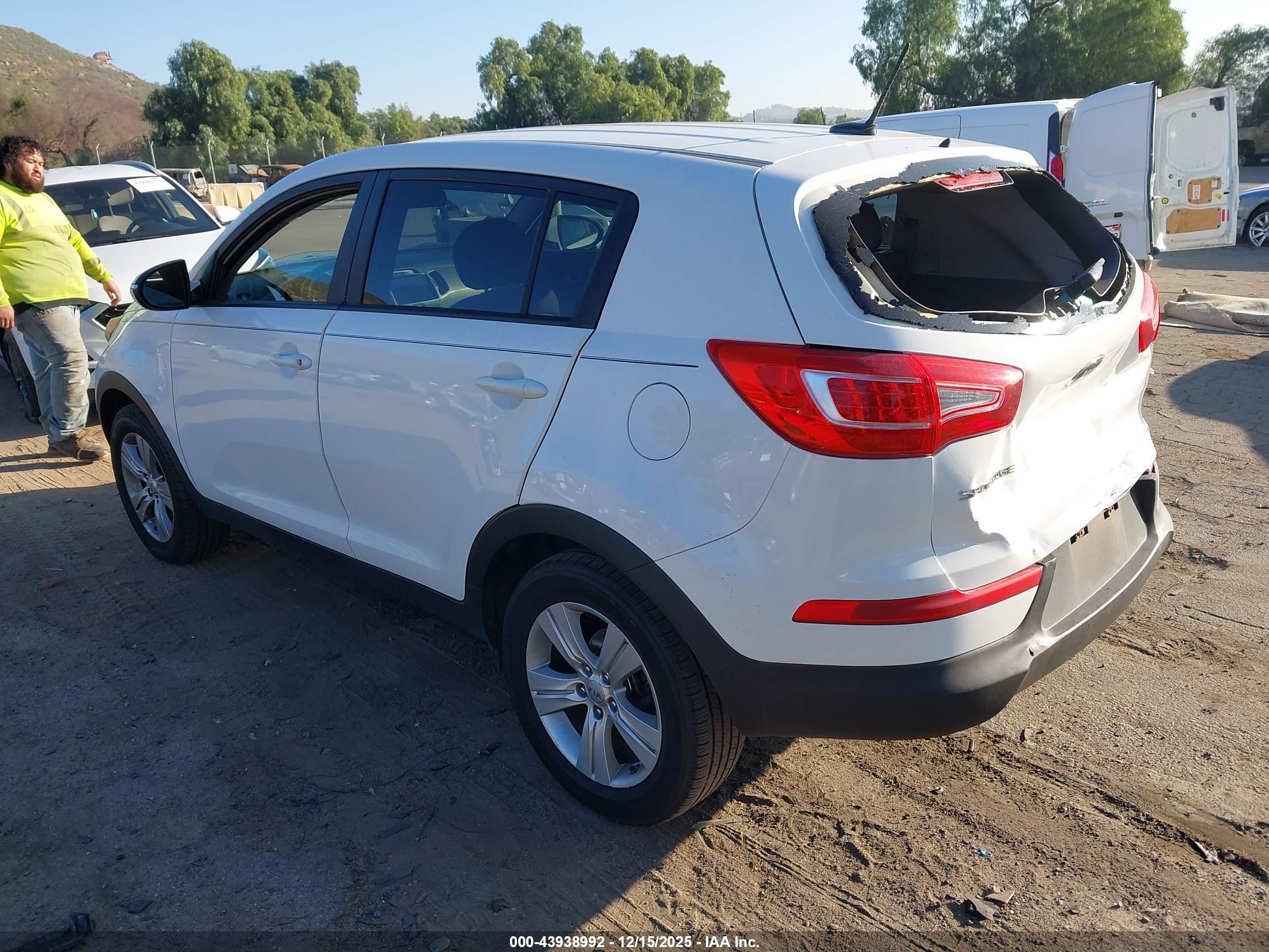 KIA SPORTAGE image 3