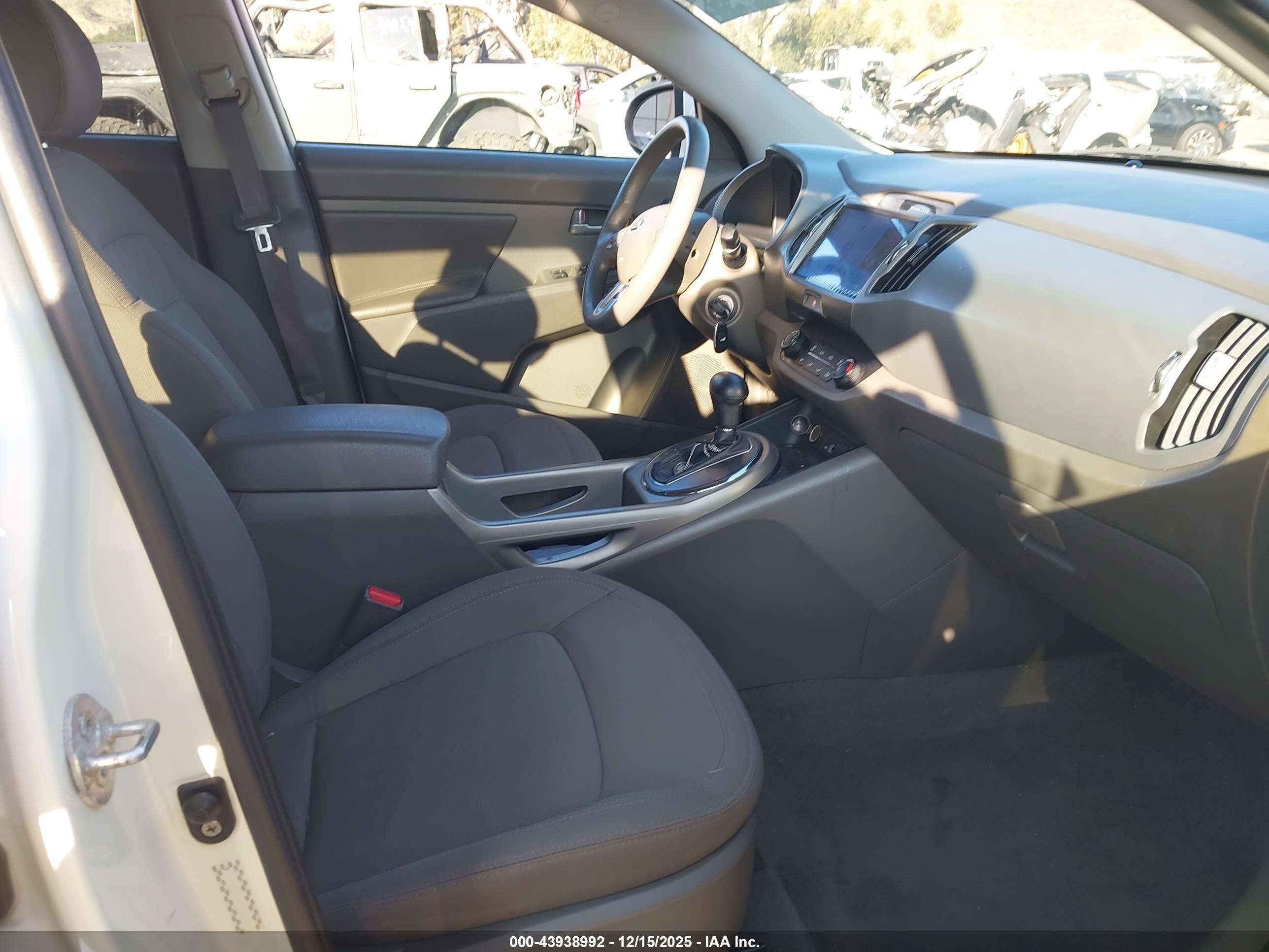 KIA SPORTAGE image 5