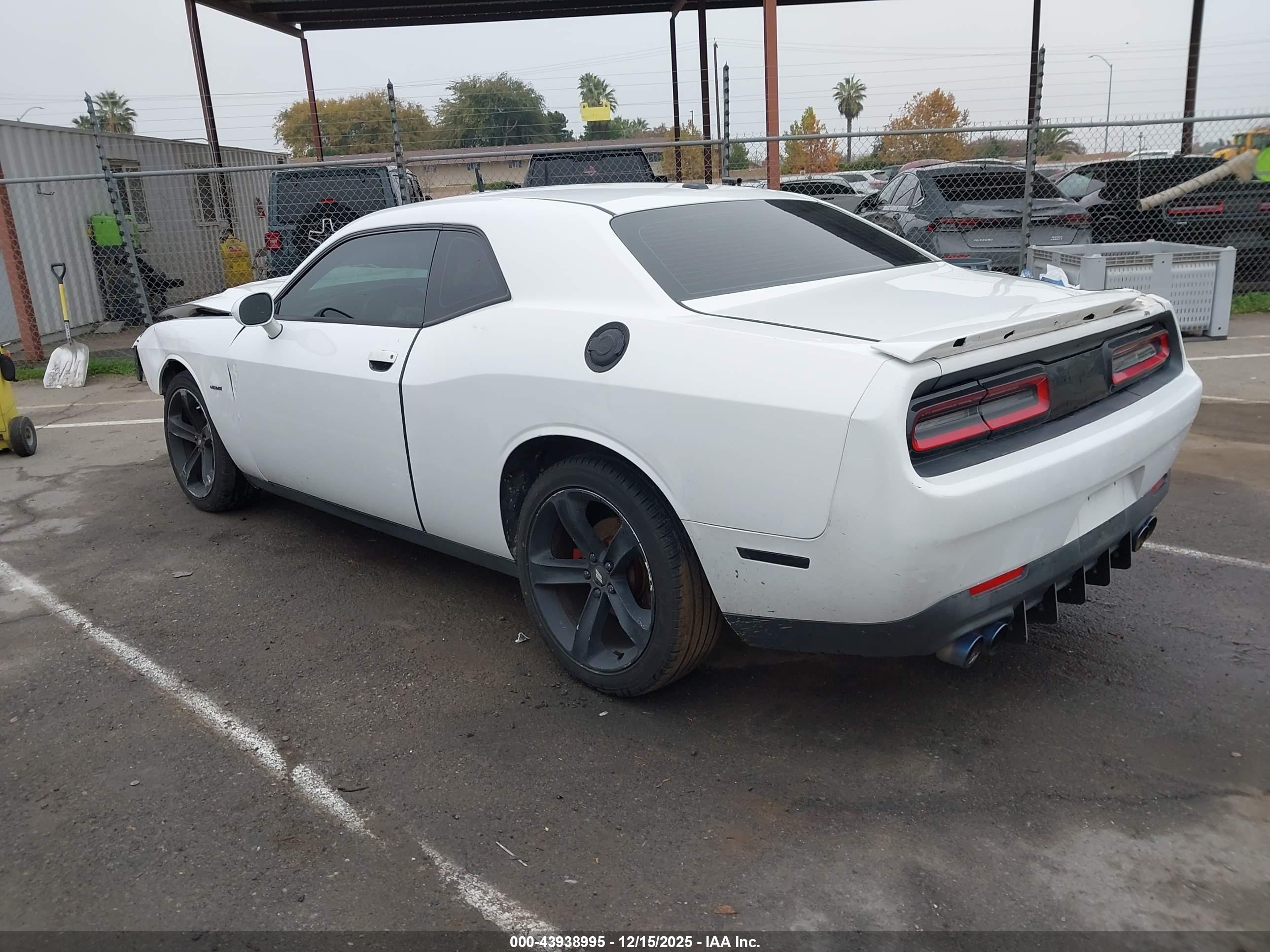DODGE CHALLENGER image 3