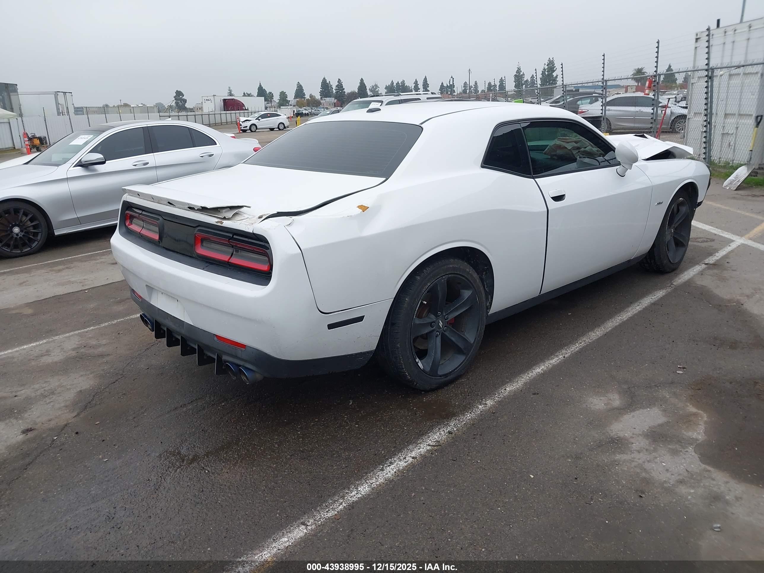 DODGE CHALLENGER image 4