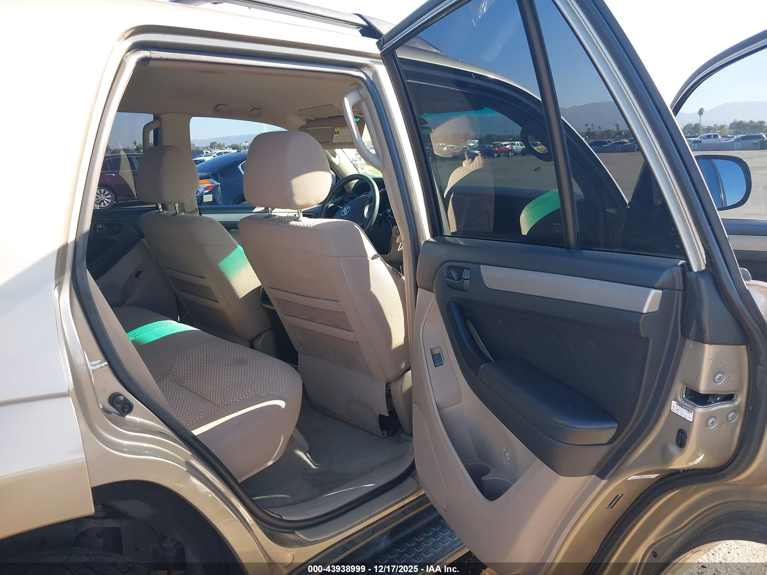 TOYOTA 4RUNNER image 8