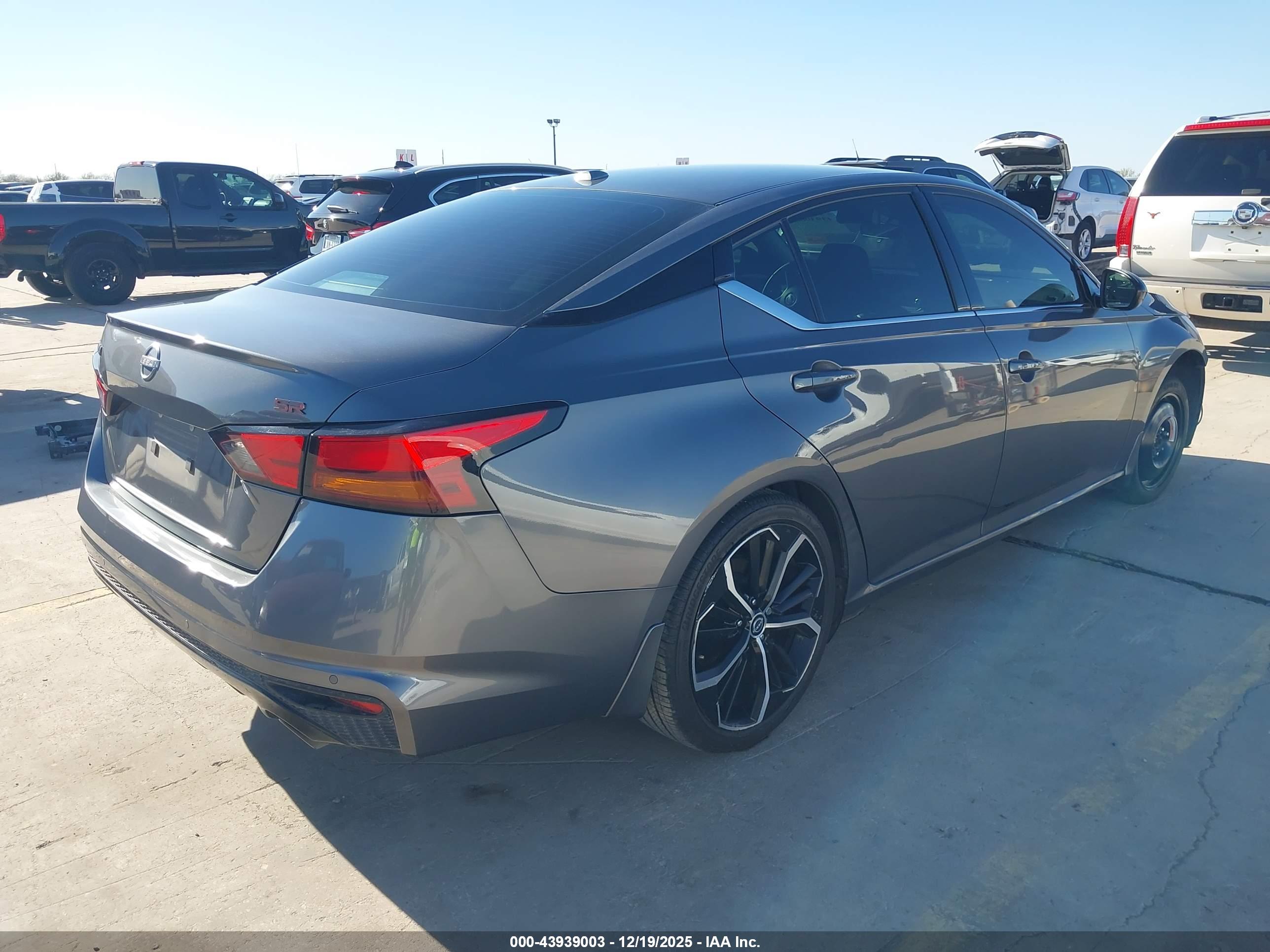 NISSAN ALTIMA image 4