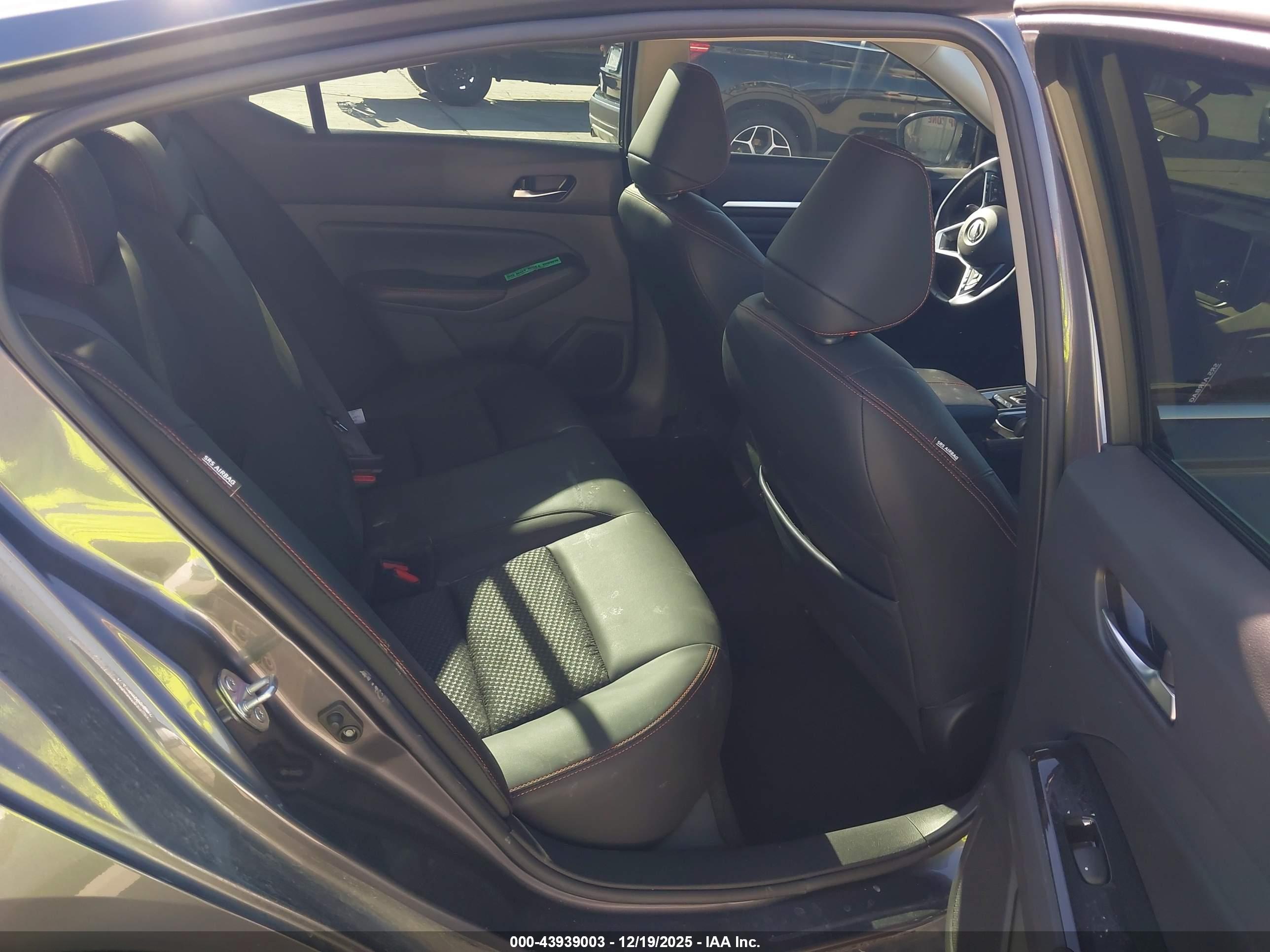 NISSAN ALTIMA image 8