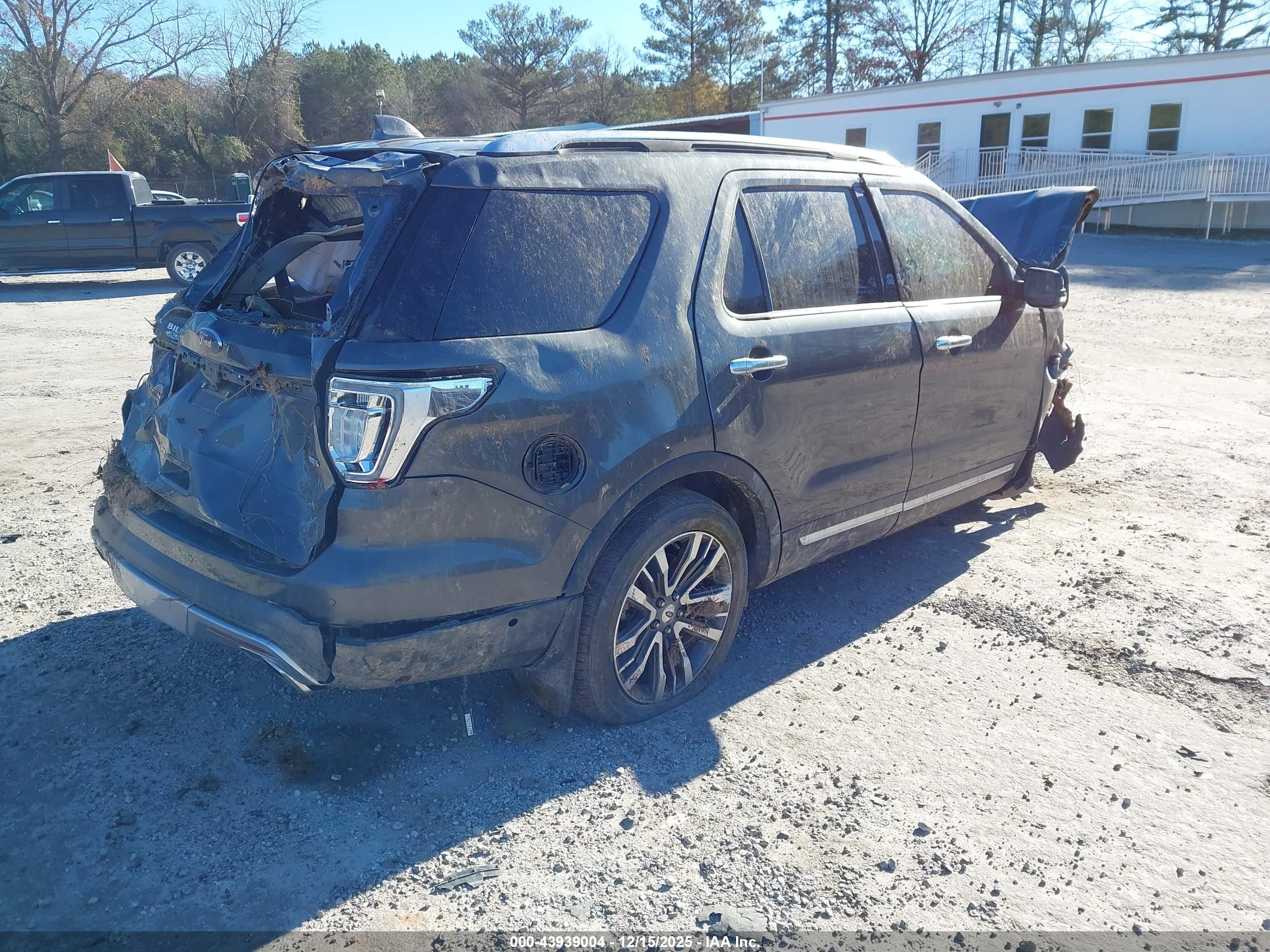 FORD EXPLORER image 4