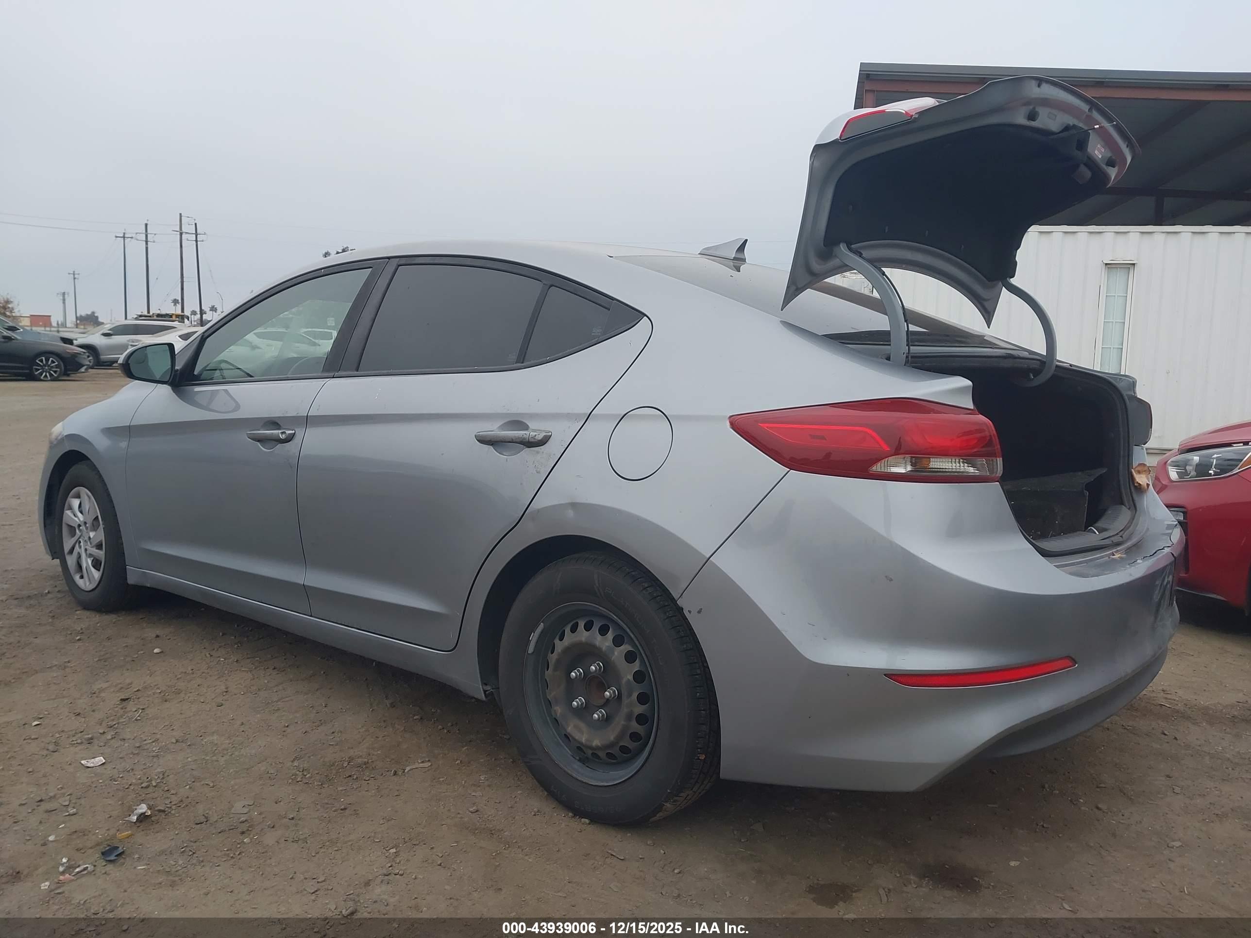 HYUNDAI ELANTRA image 3