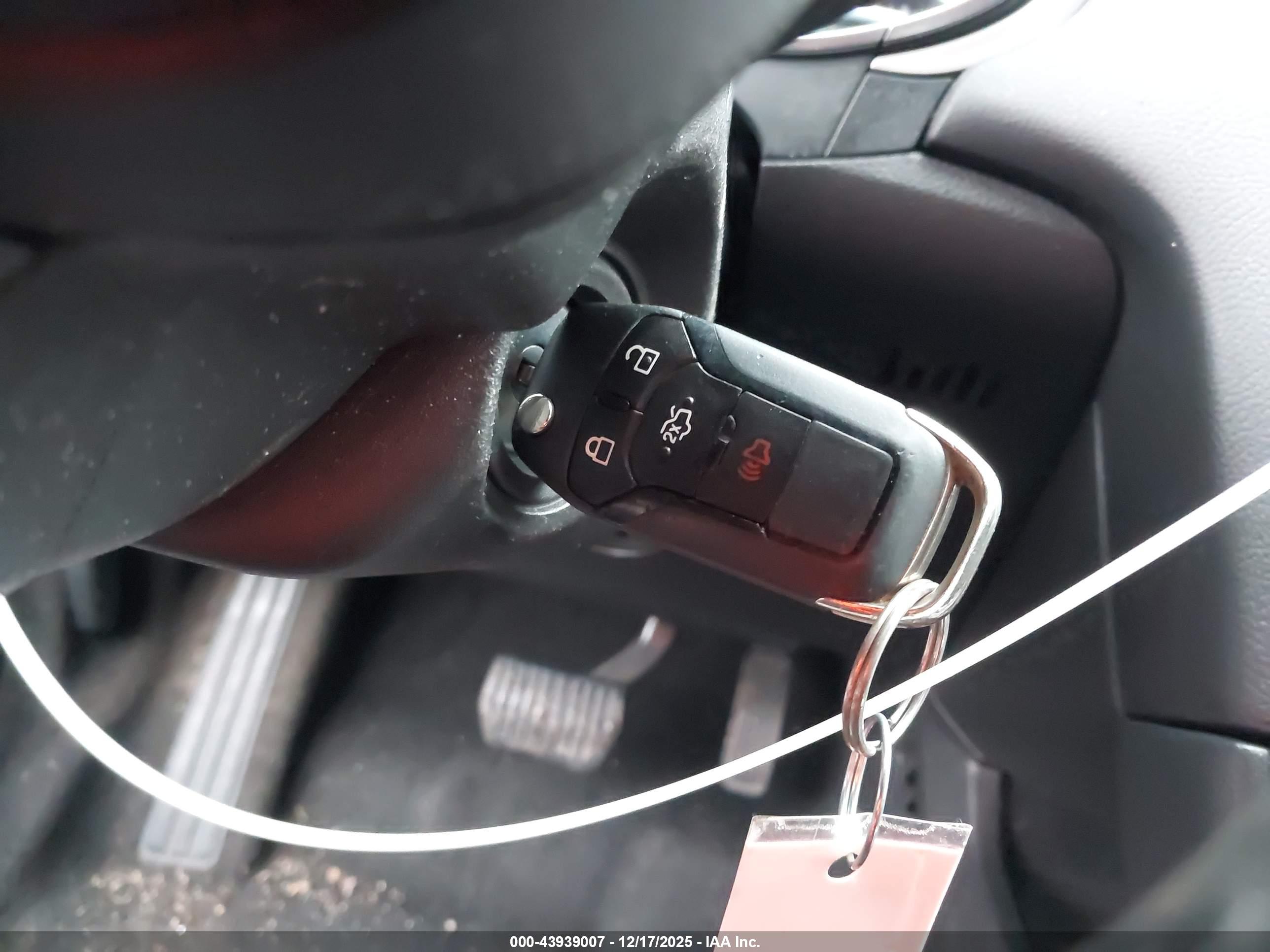 FORD FUSION image 11