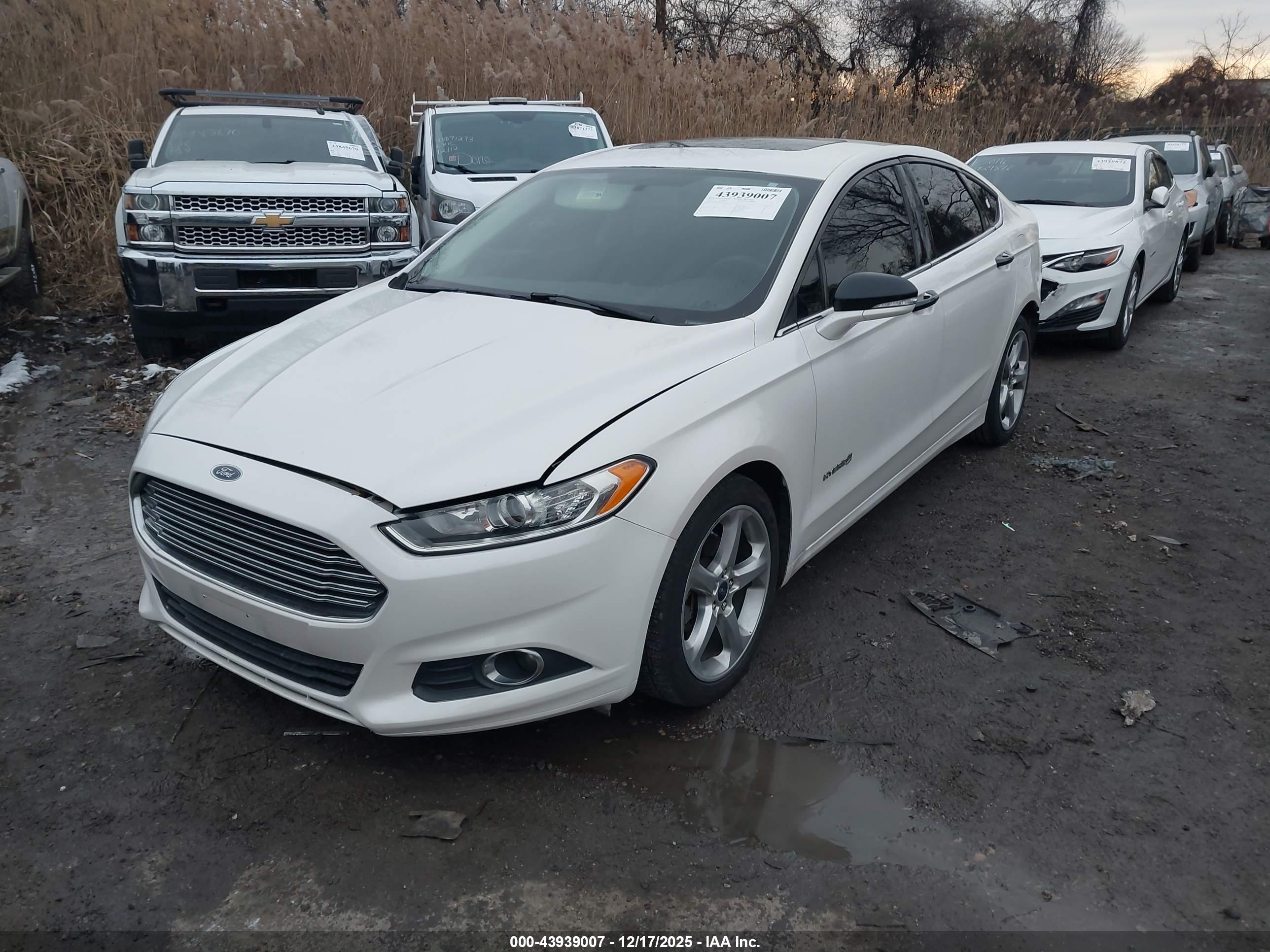 FORD FUSION image 2