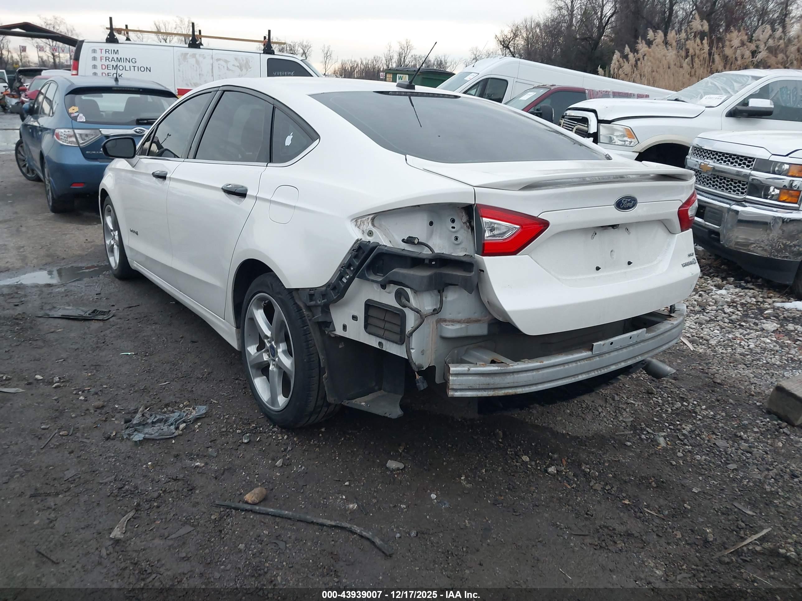 FORD FUSION image 3