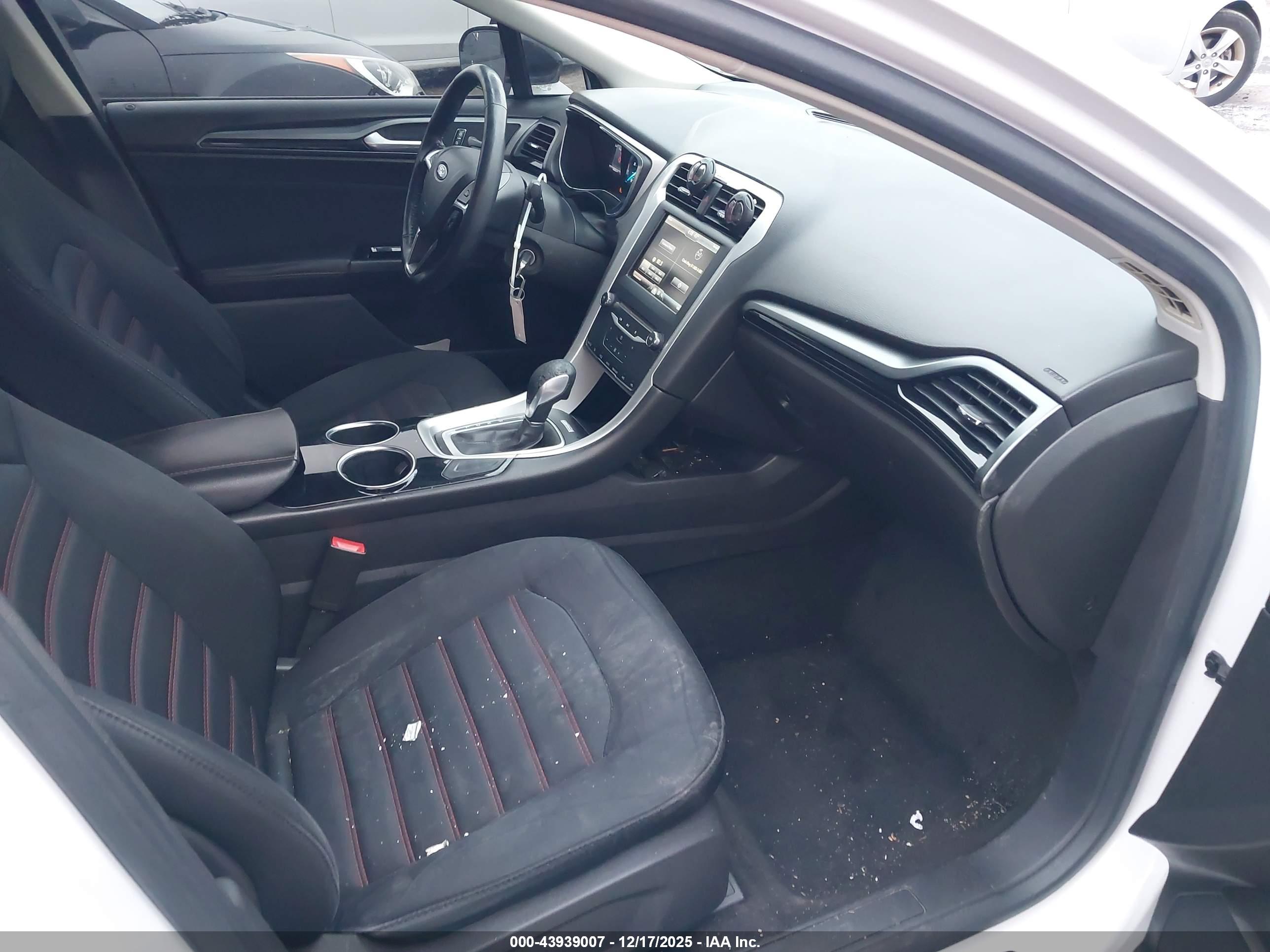 FORD FUSION image 5