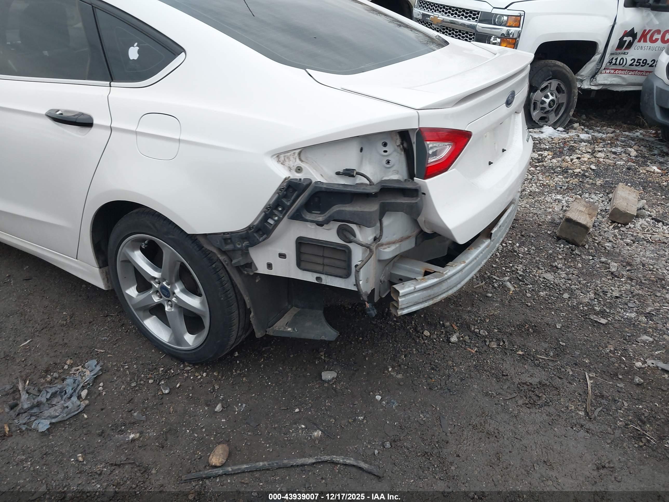 FORD FUSION image 6