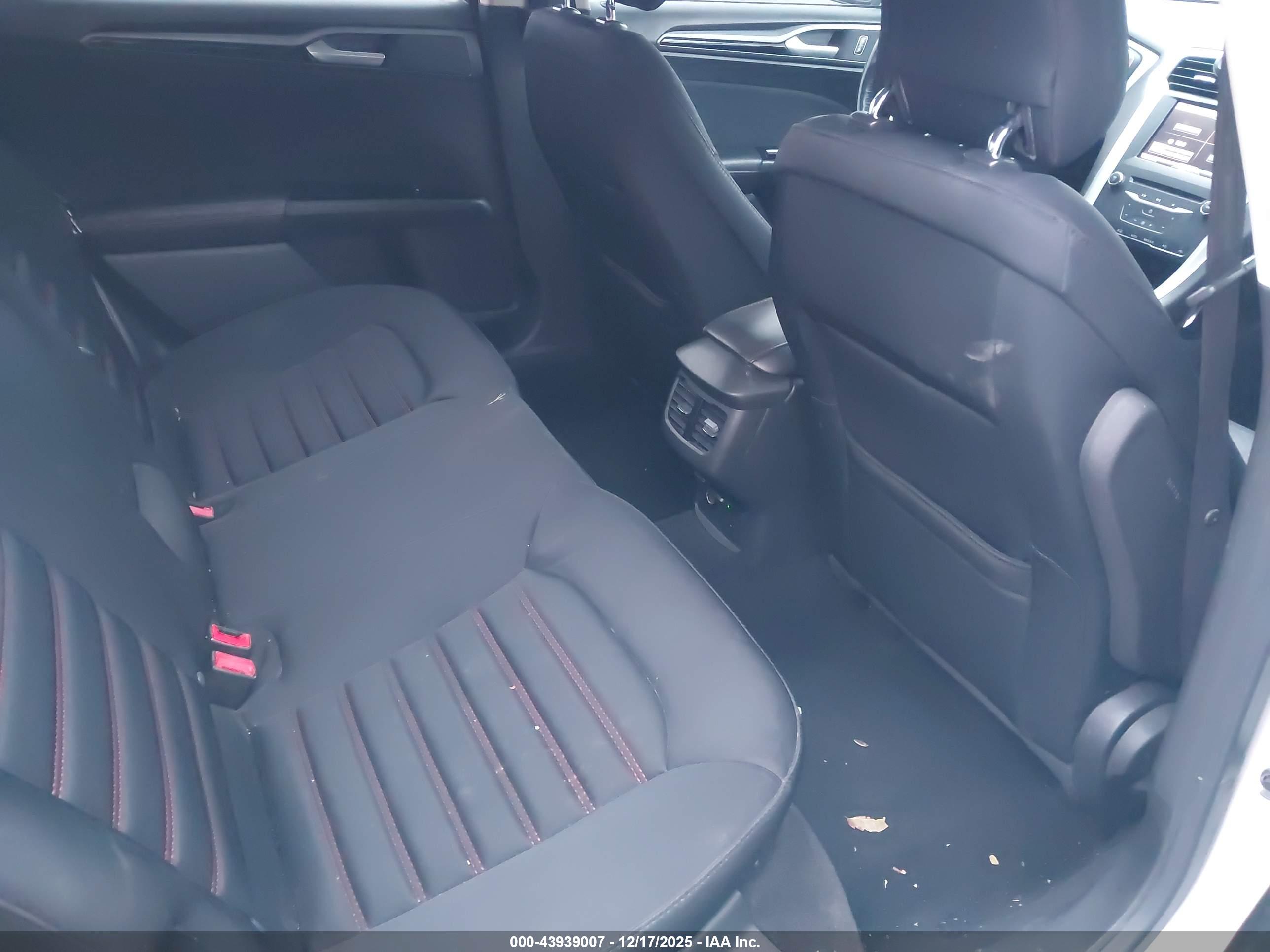 FORD FUSION image 8