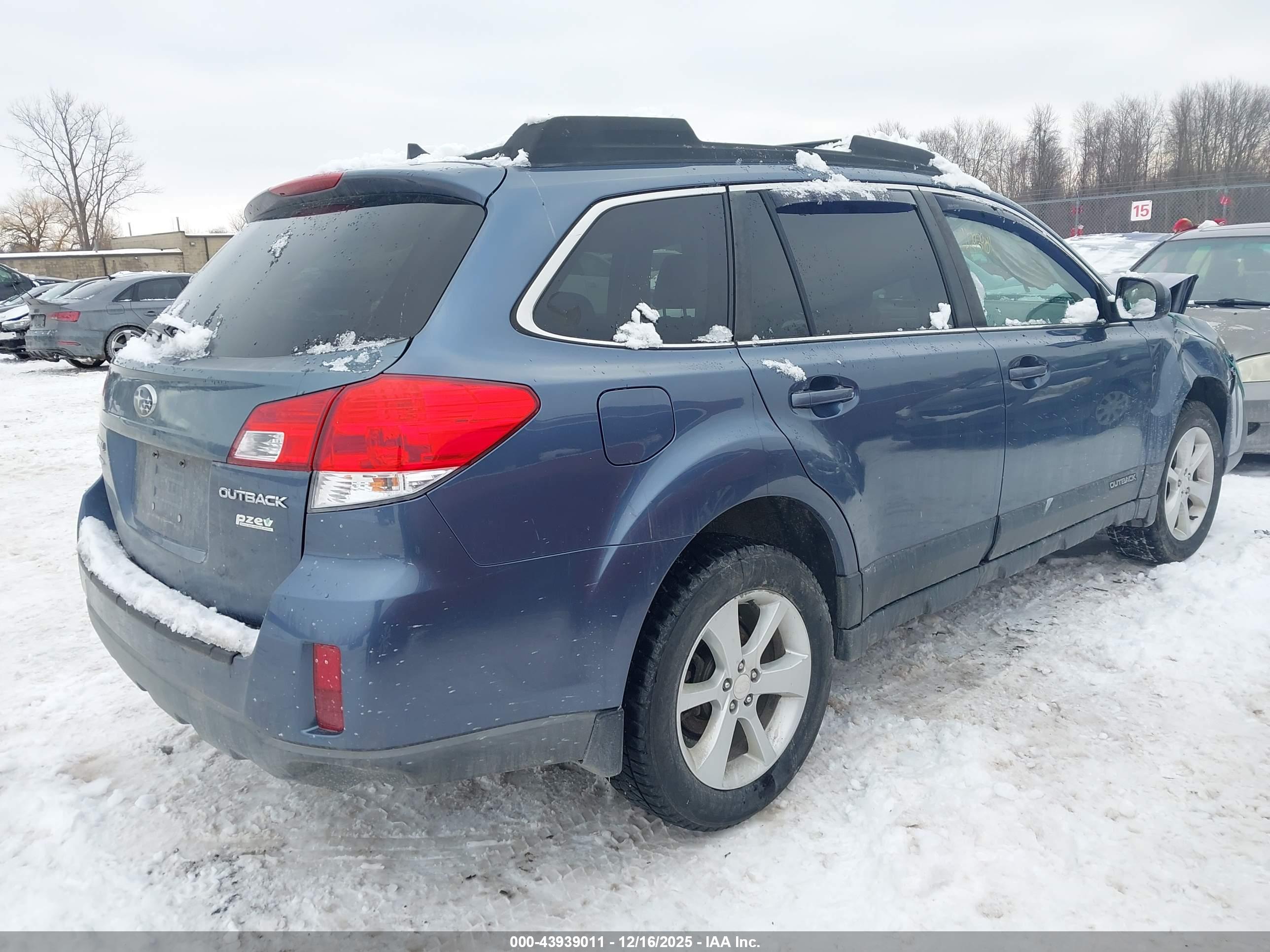 SUBARU OUTBACK image 4