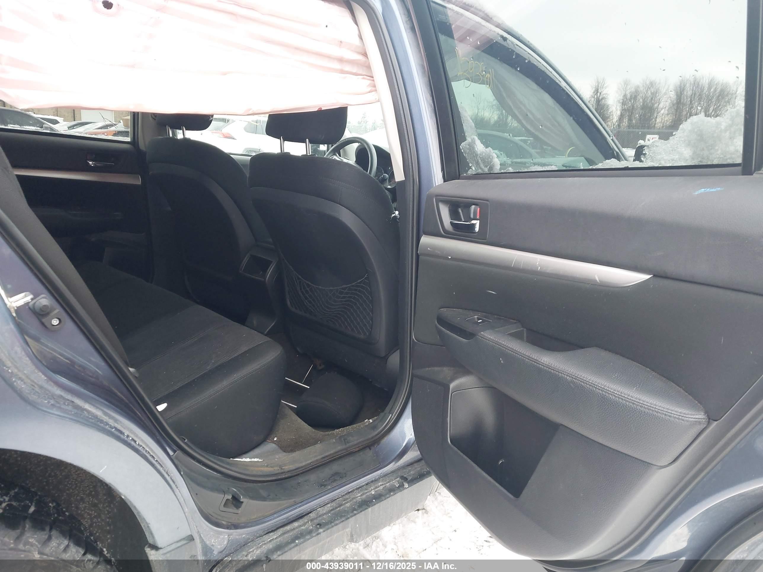 SUBARU OUTBACK image 8
