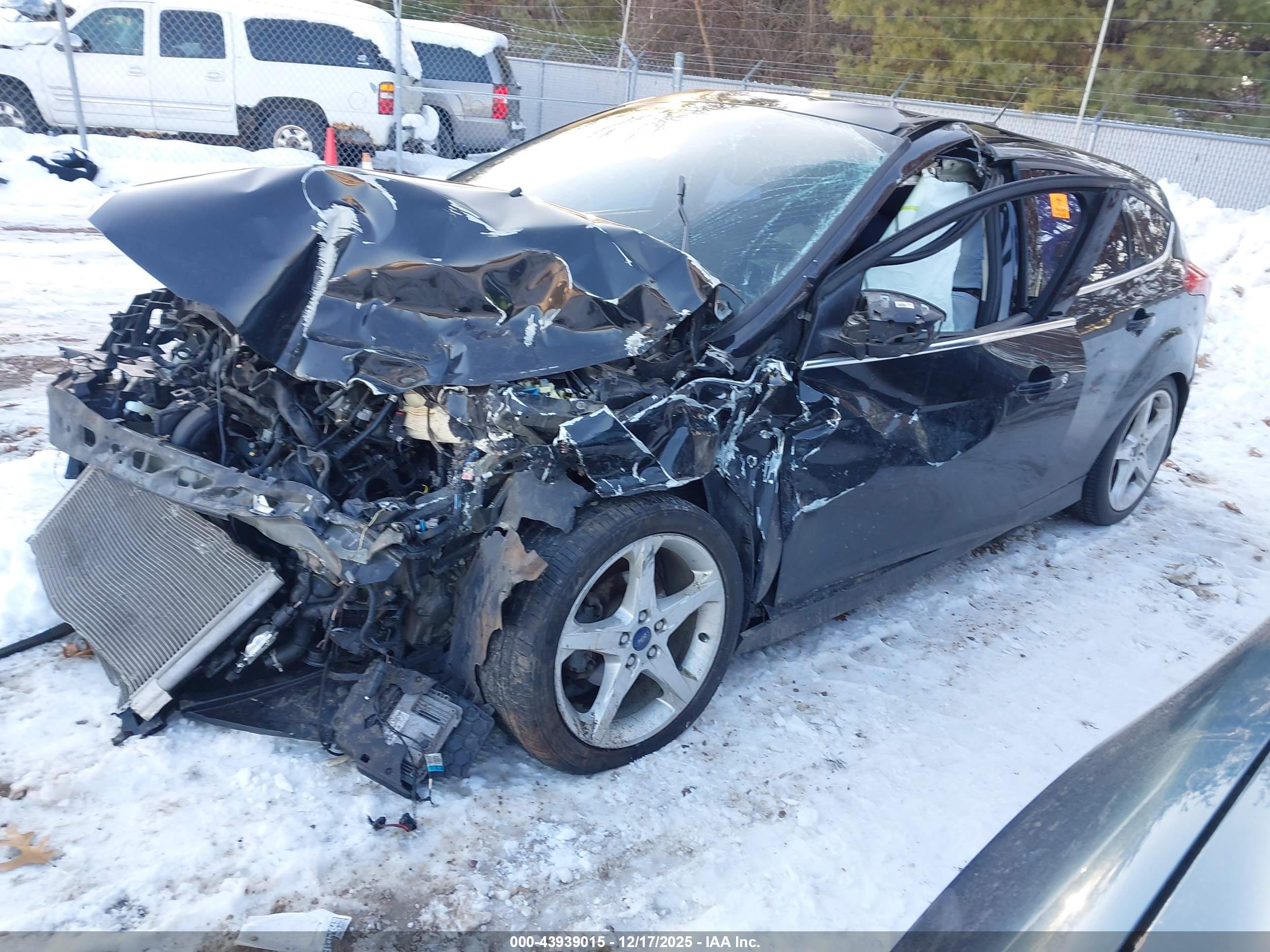 FORD FOCUS image 2