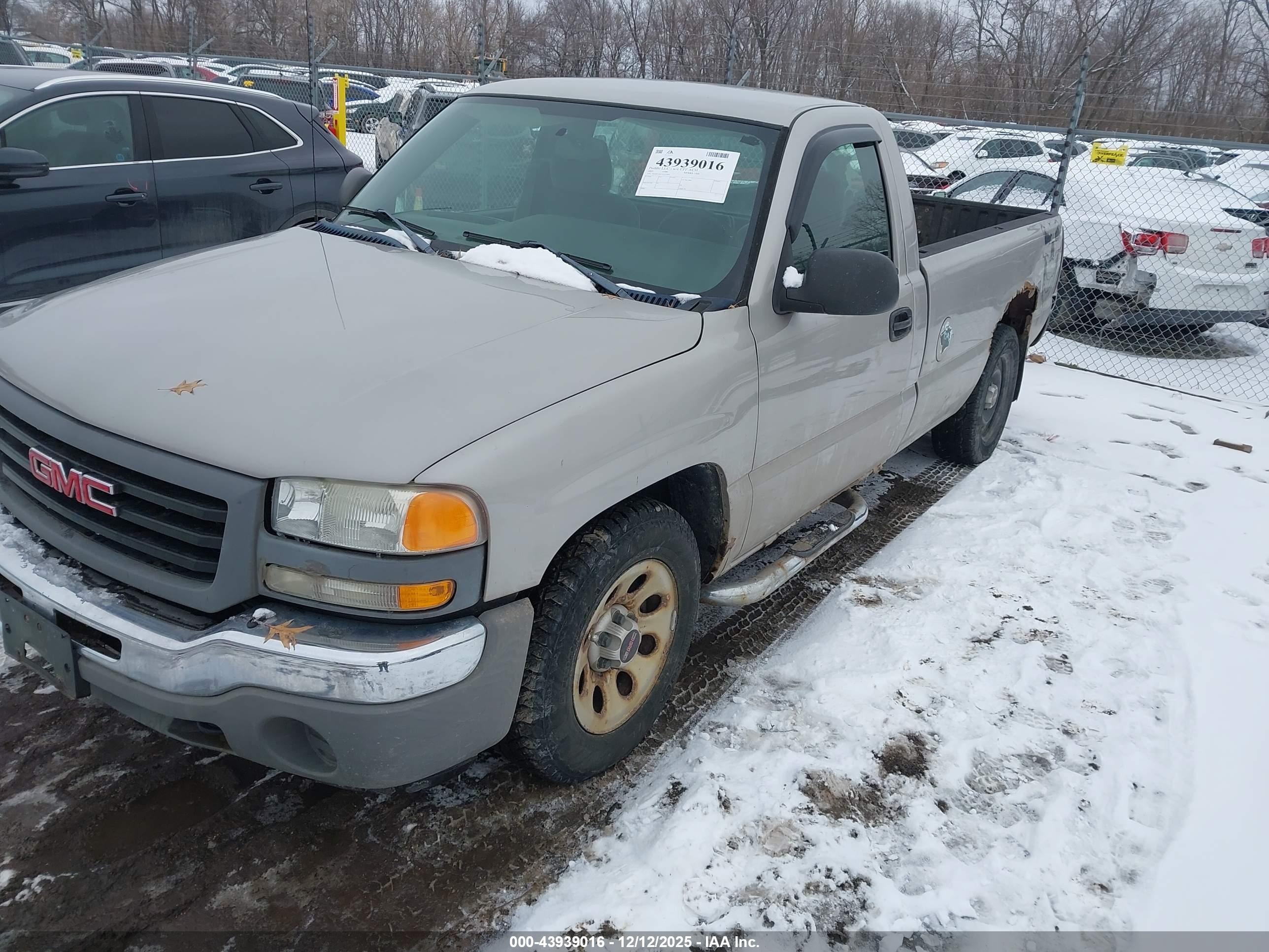 GMC SIERRA image 2