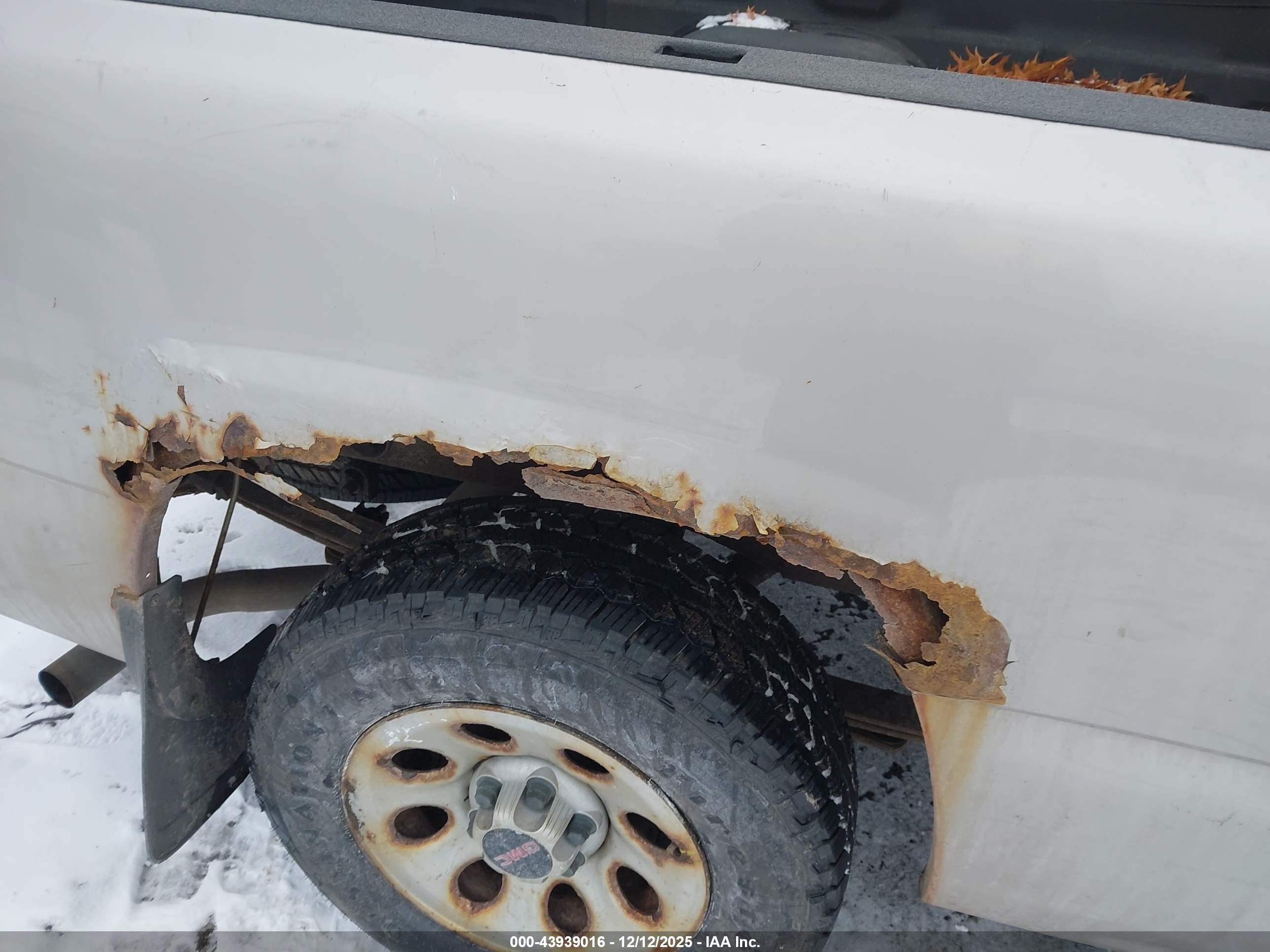 GMC SIERRA image 6