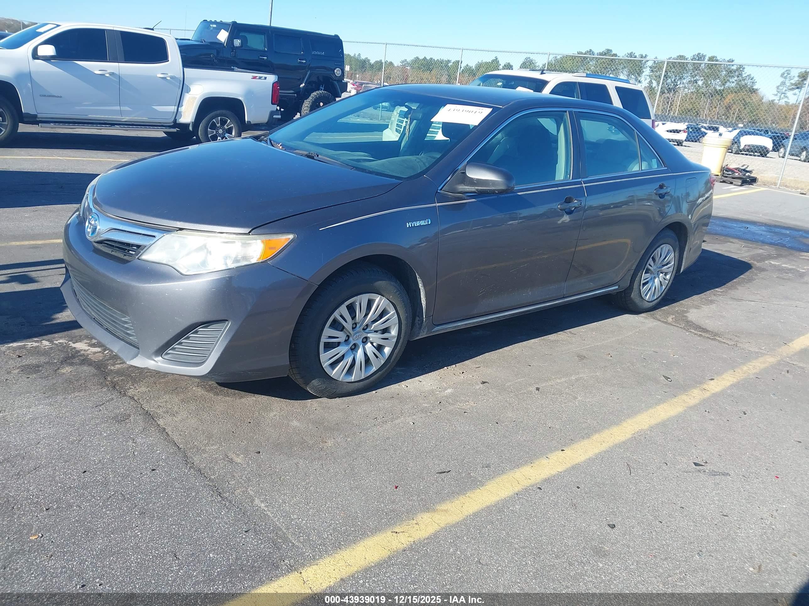 TOYOTA CAMRY image 2