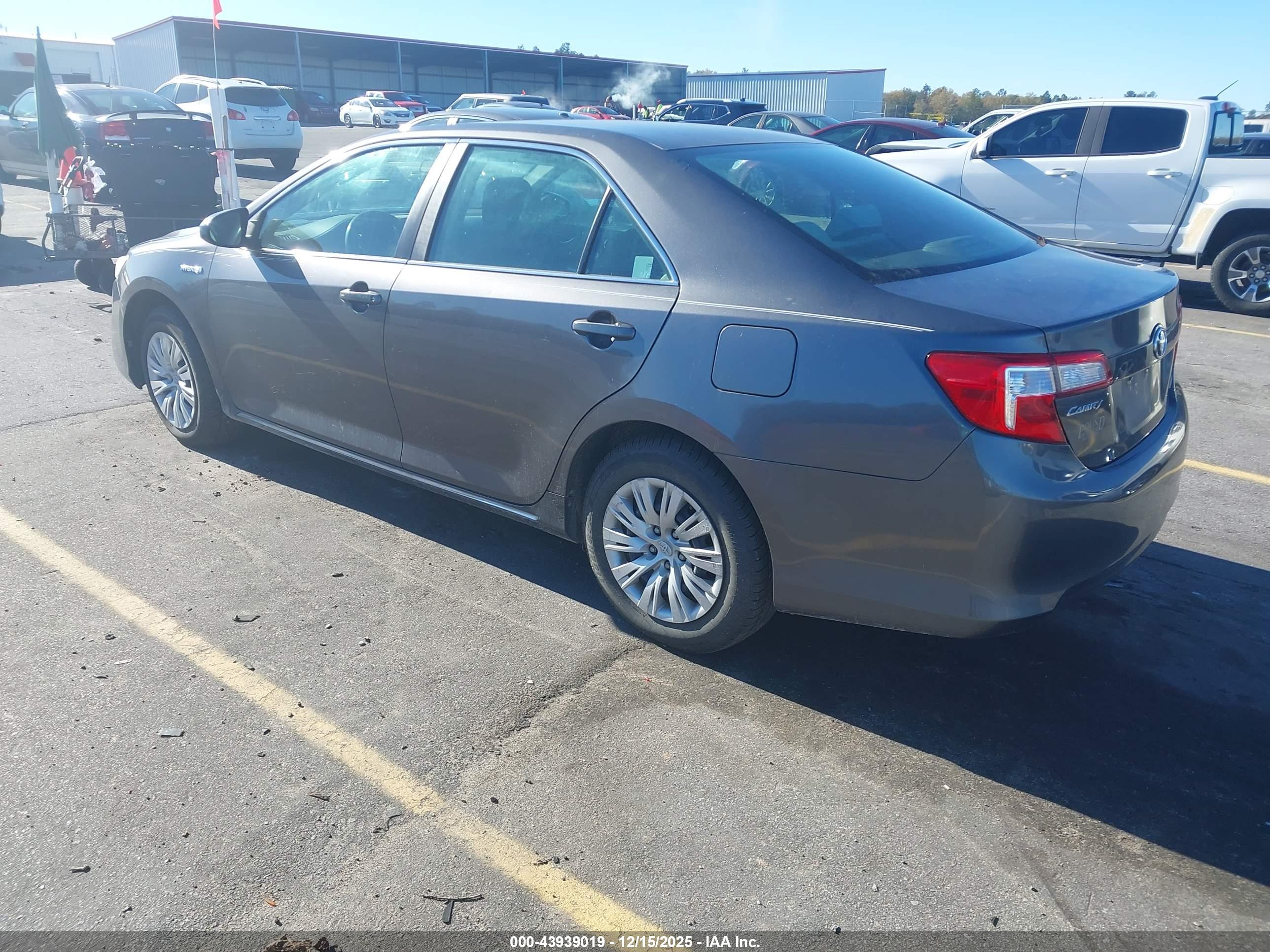 TOYOTA CAMRY image 3