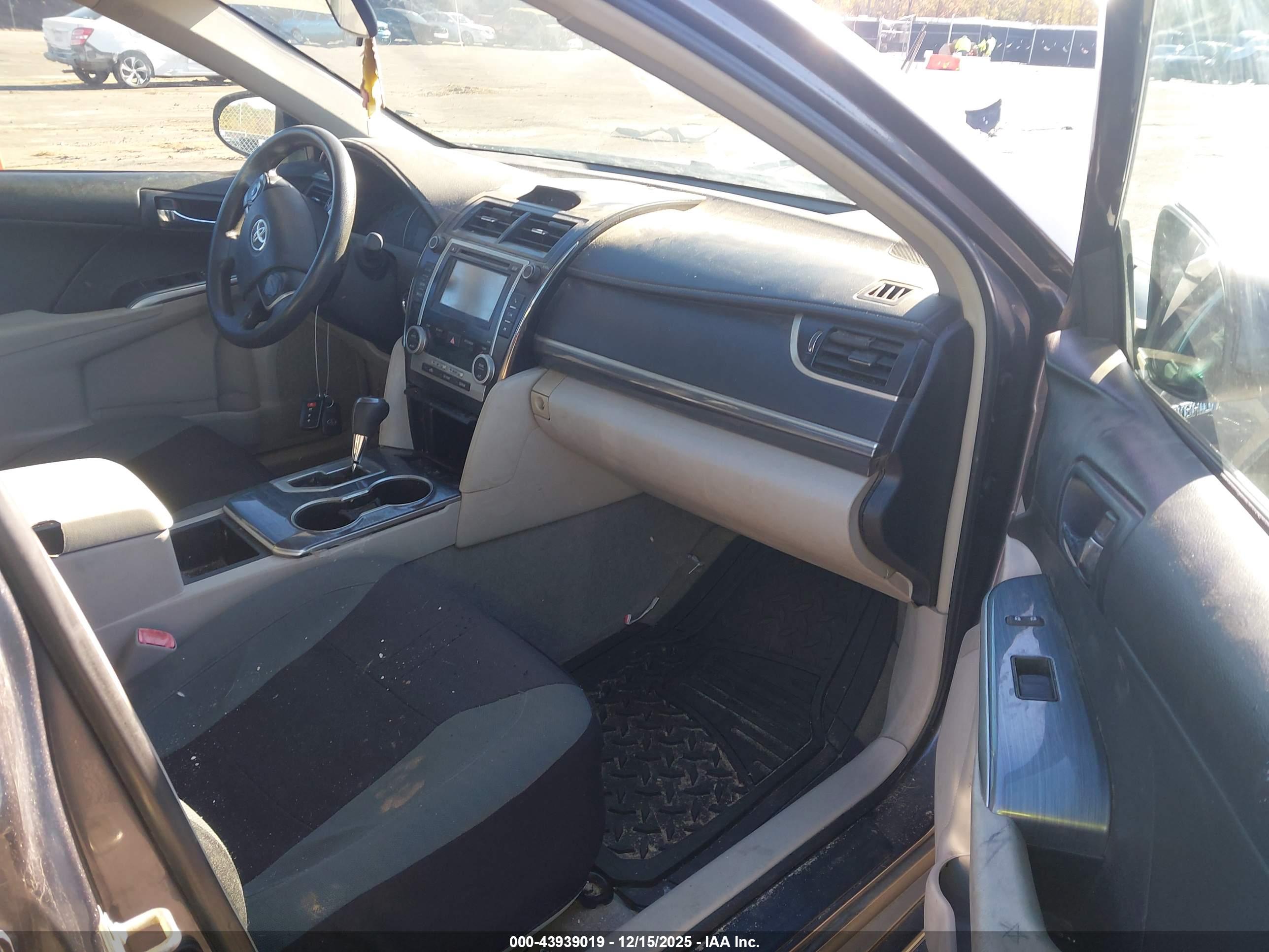 TOYOTA CAMRY image 5