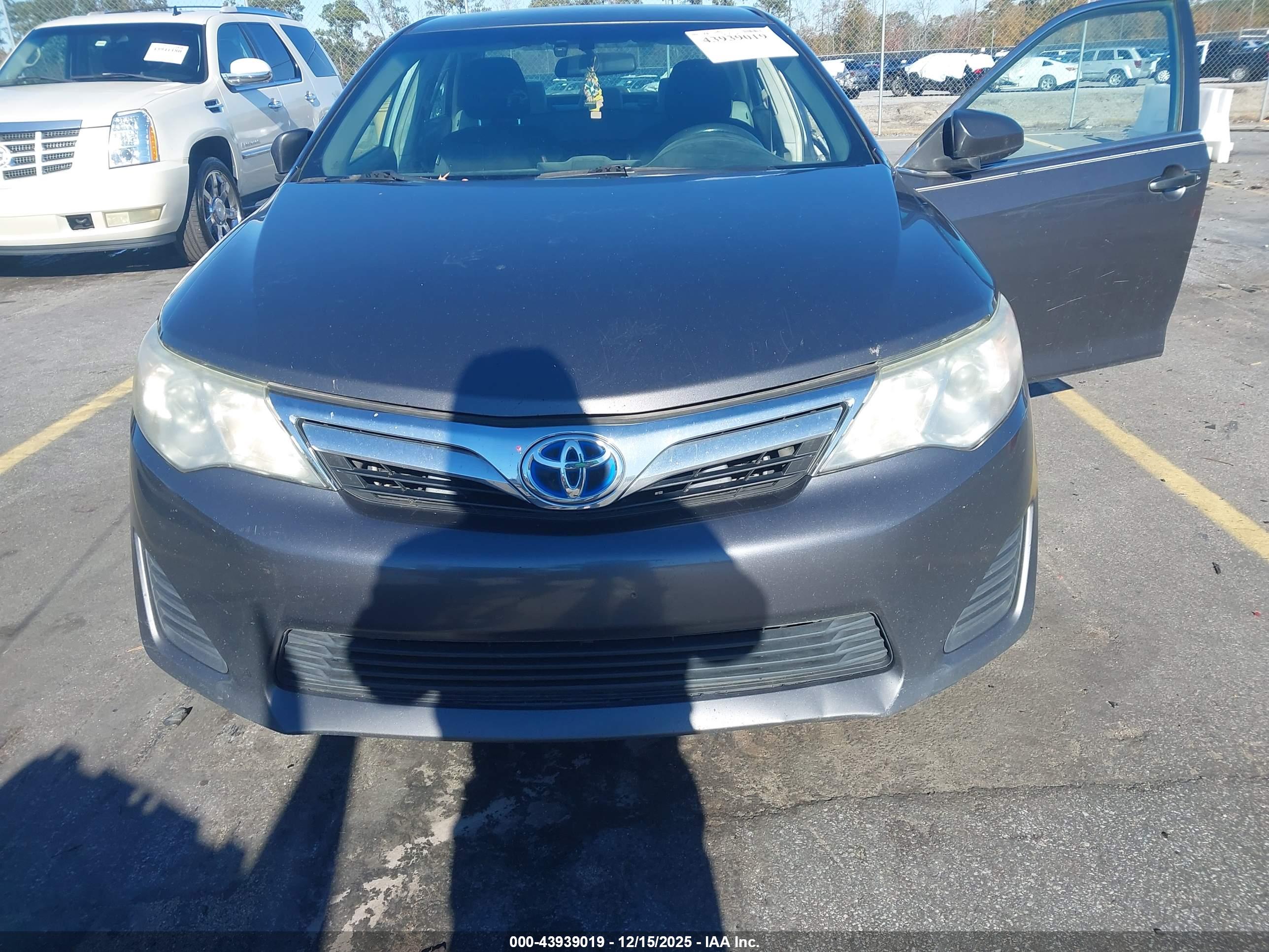 TOYOTA CAMRY image 6