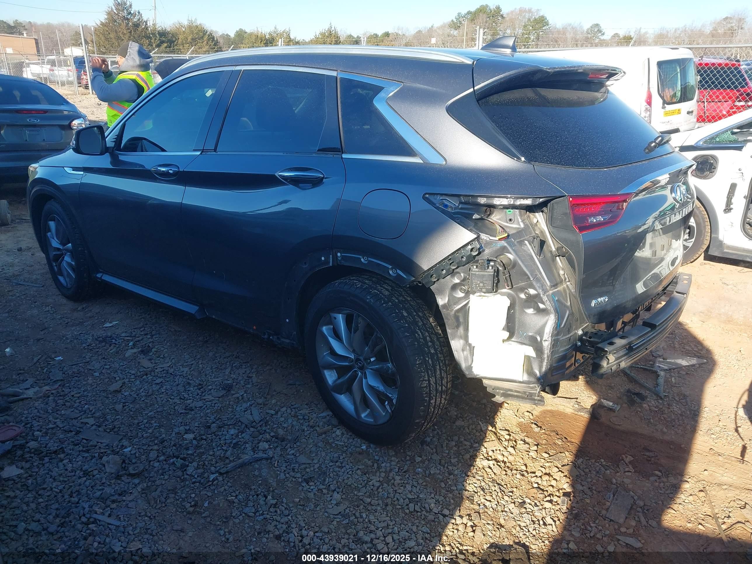 INFINITI QX50 image 3
