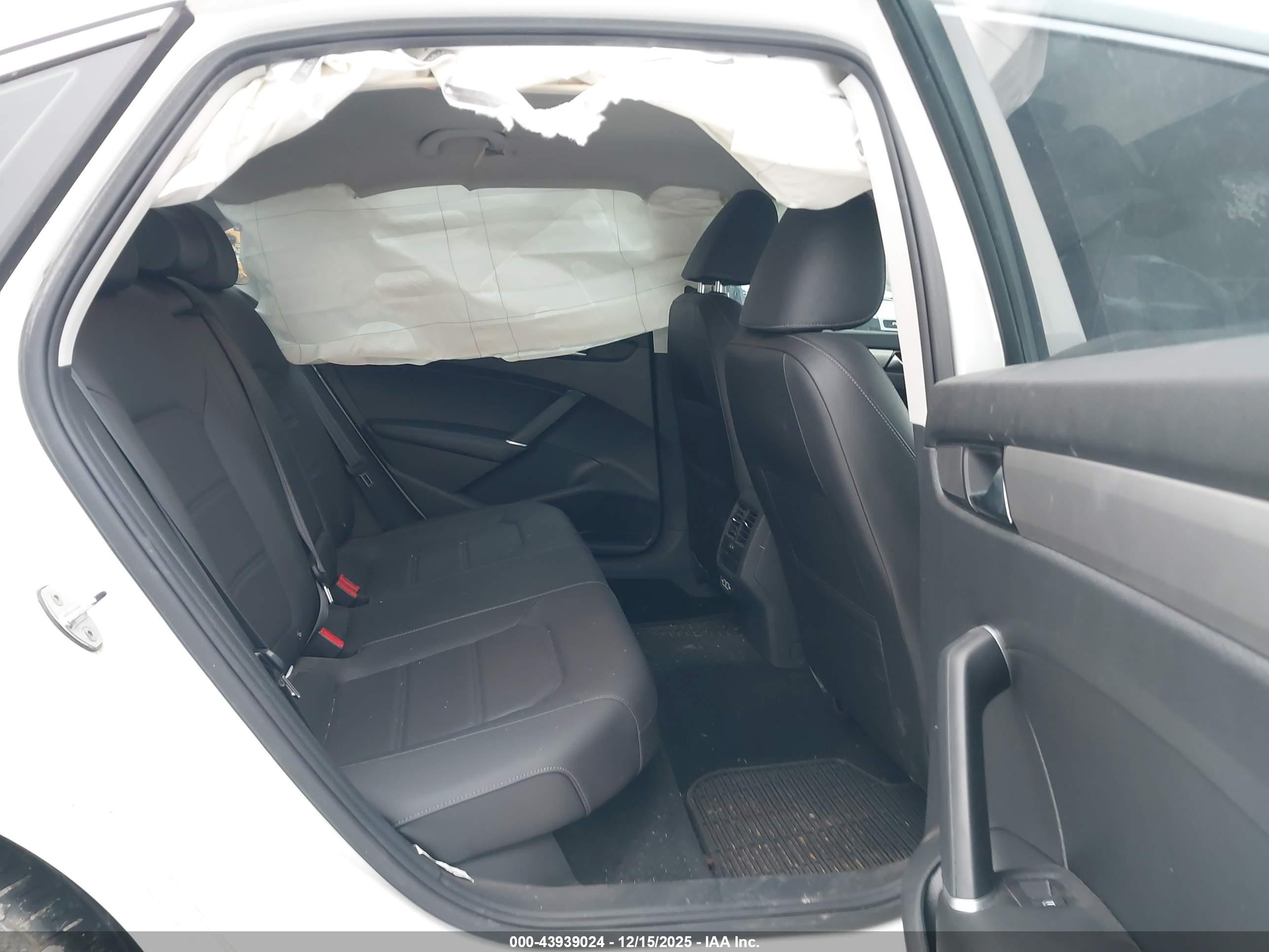 VOLKSWAGEN PASSAT image 8