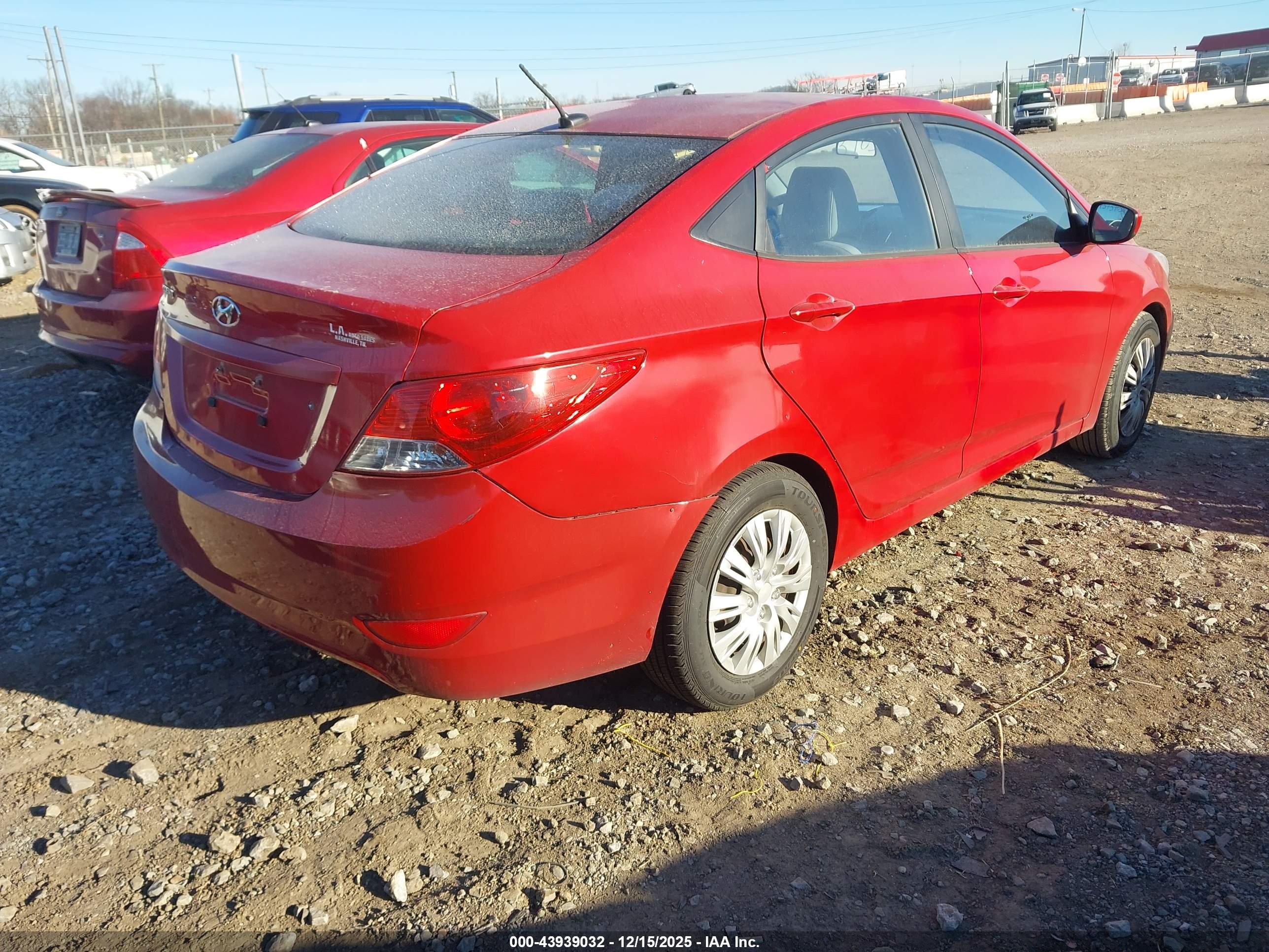 HYUNDAI ACCENT image 4