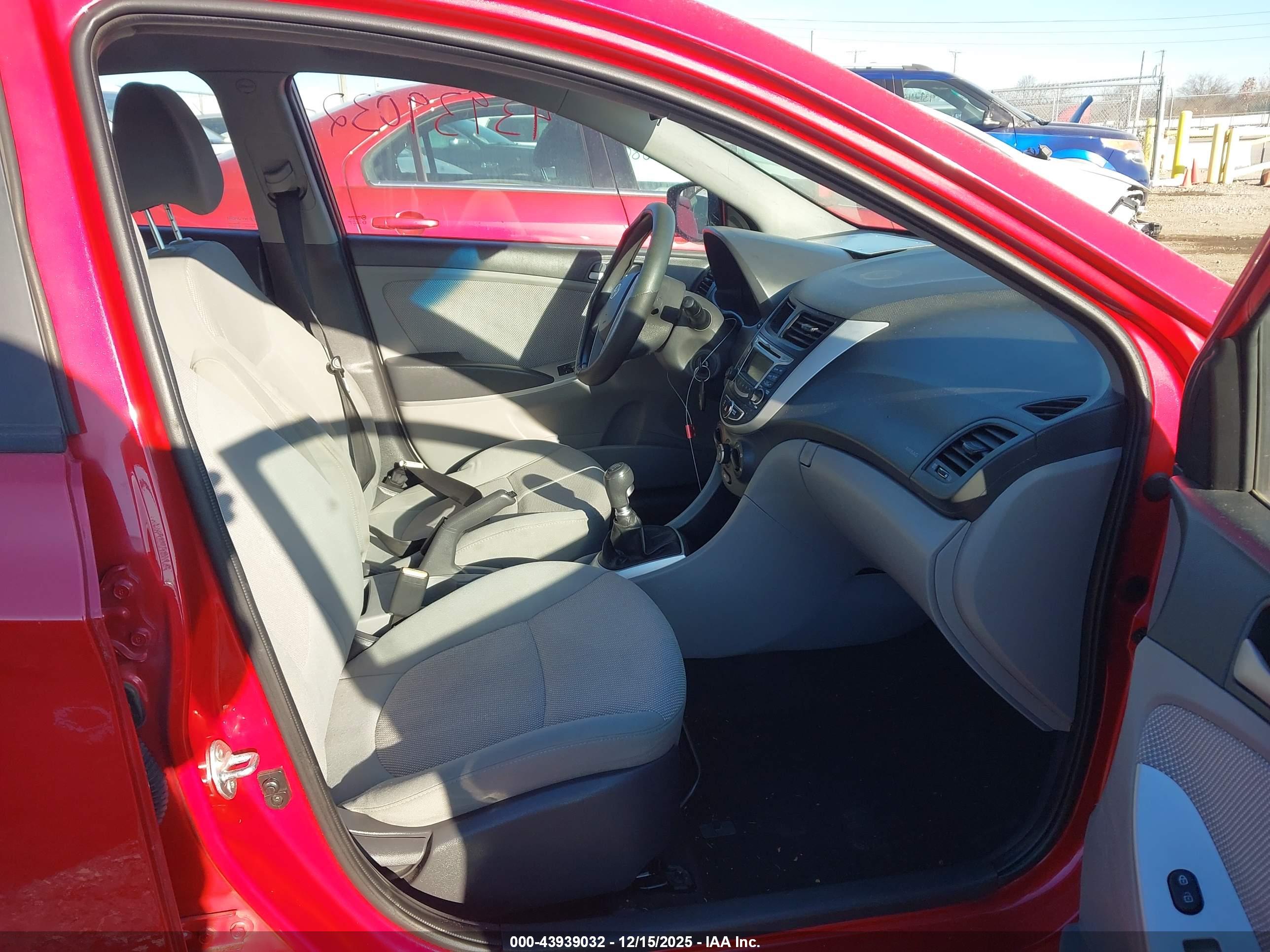 HYUNDAI ACCENT image 5