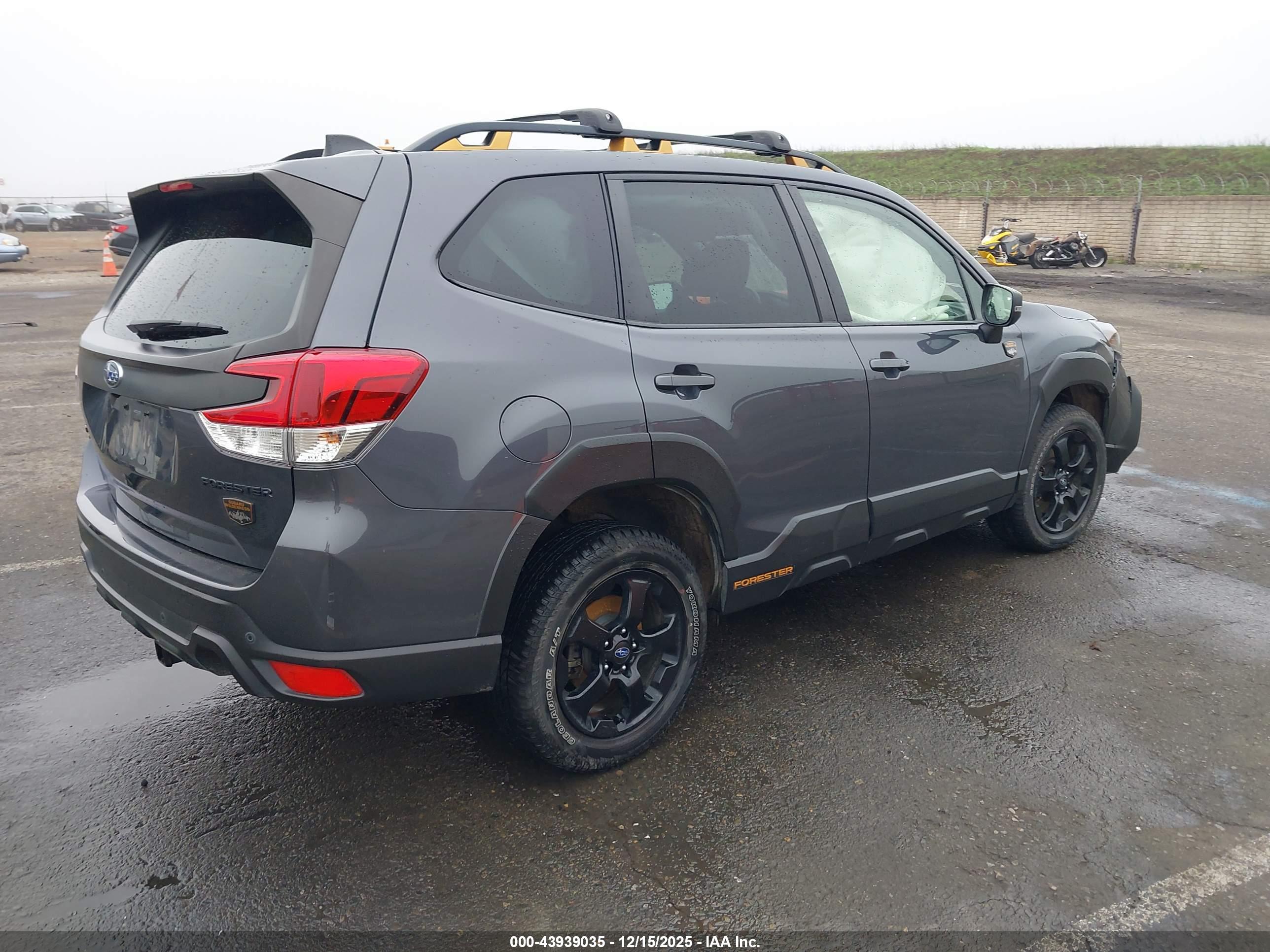 SUBARU FORESTER image 4