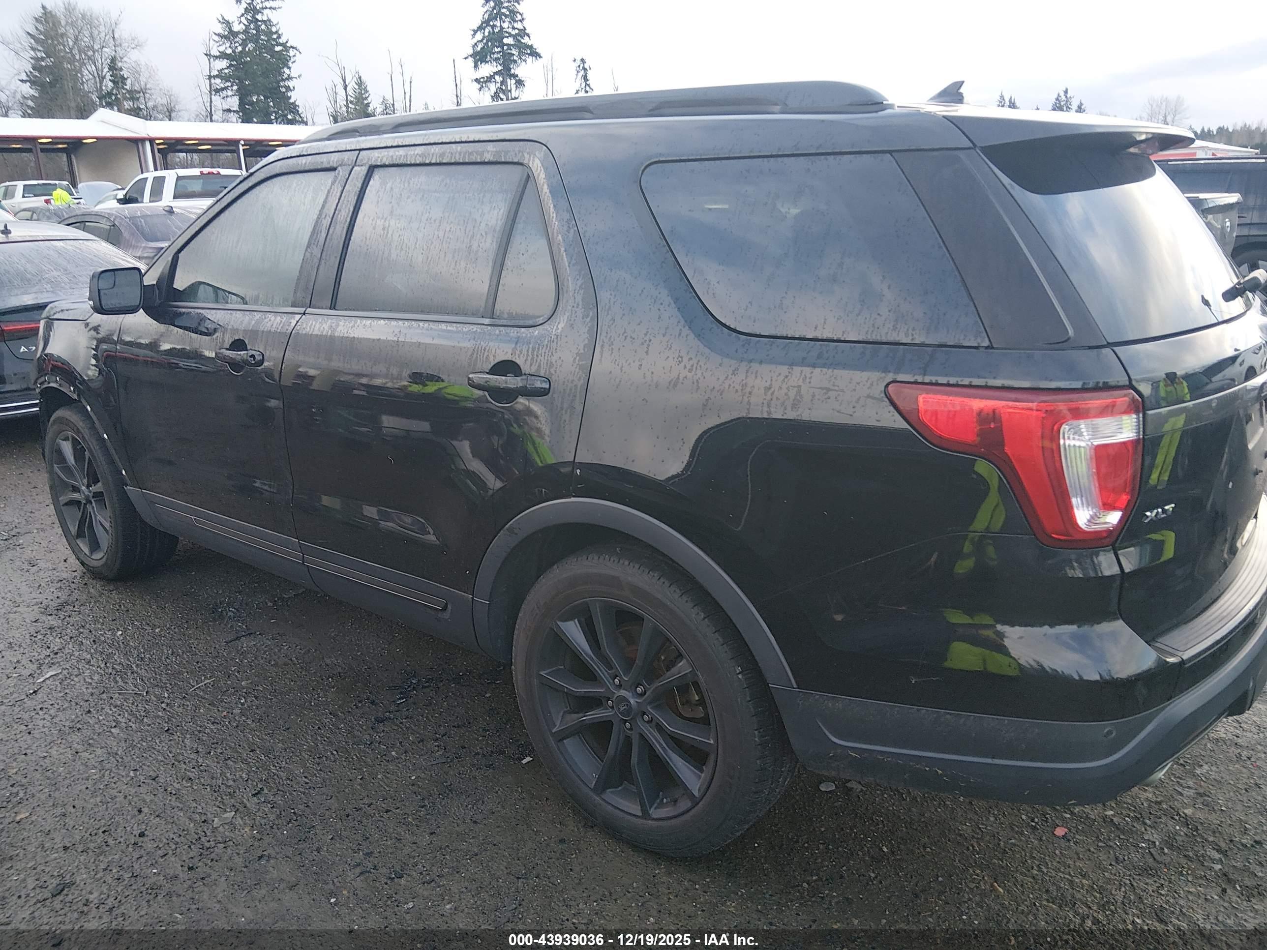 FORD EXPLORER image 3