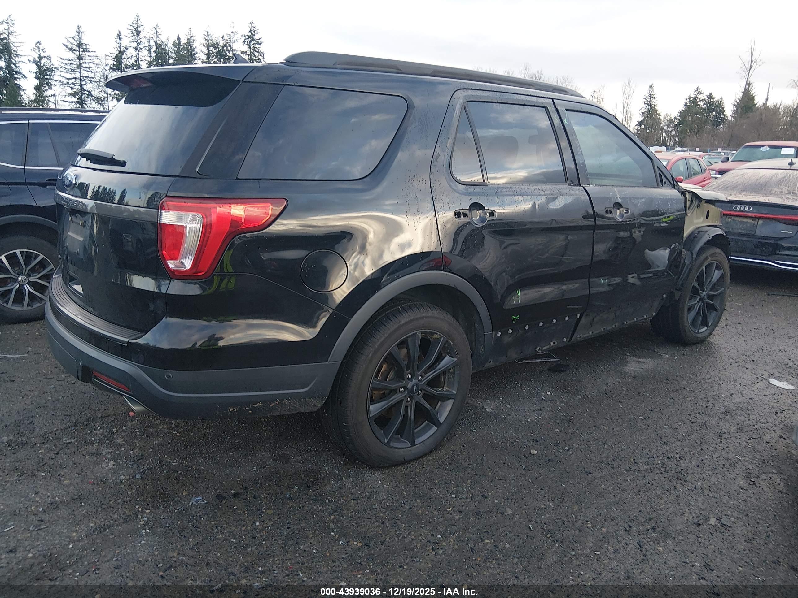 FORD EXPLORER image 4