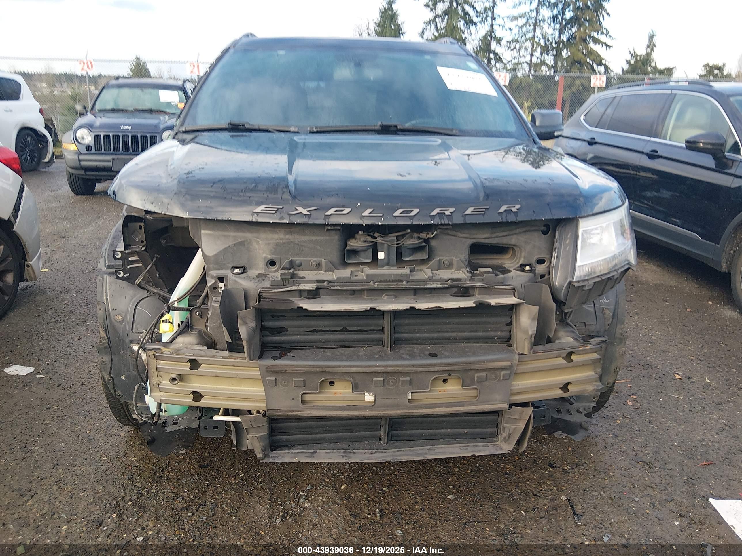 FORD EXPLORER image 6