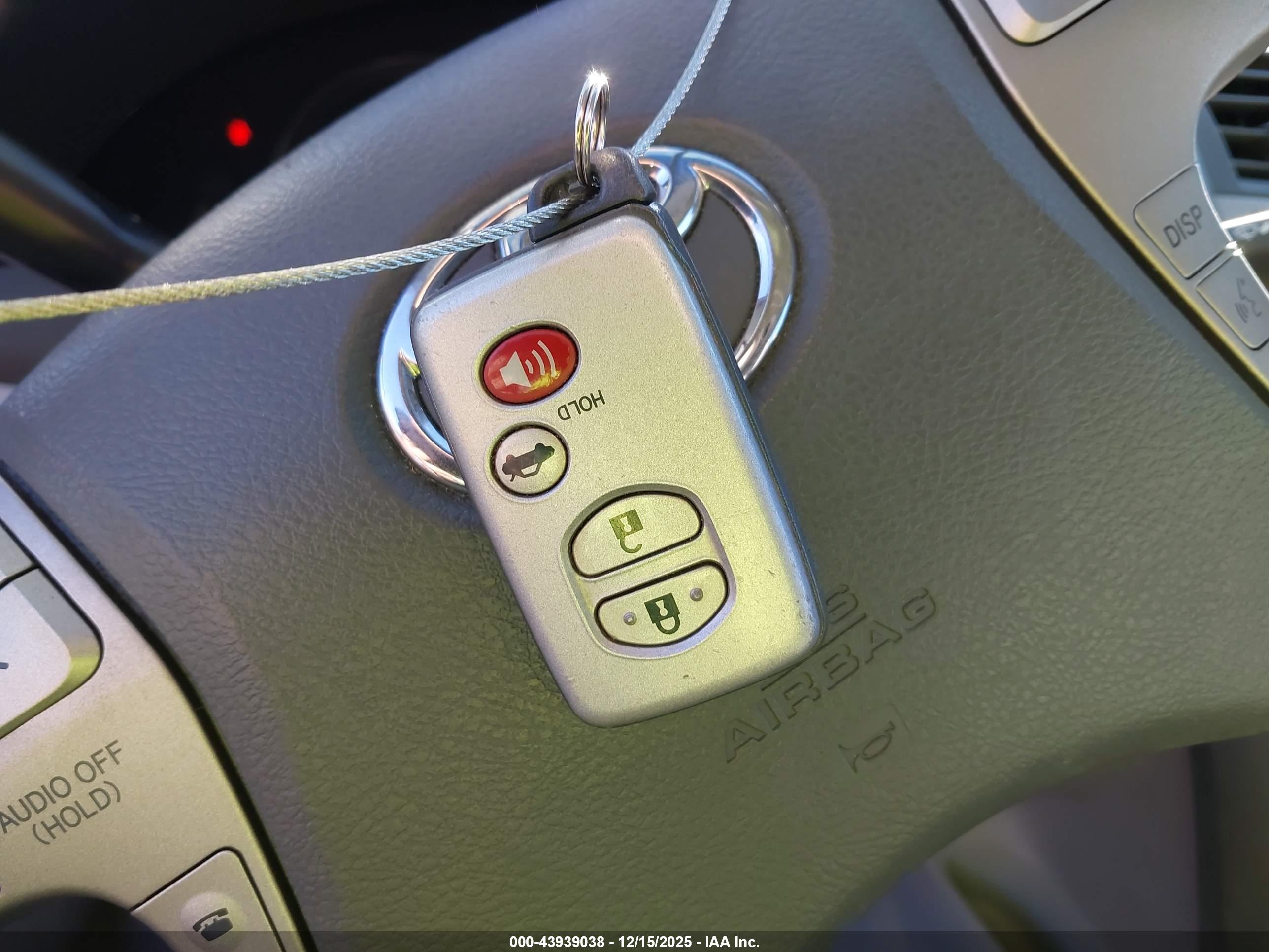 TOYOTA CAMRY image 11